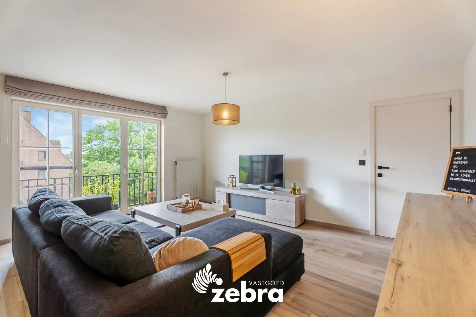 Ruim & instapklaar appartement met garage op een centrale ligging te Harelbeke! foto {{pictureIndex}}