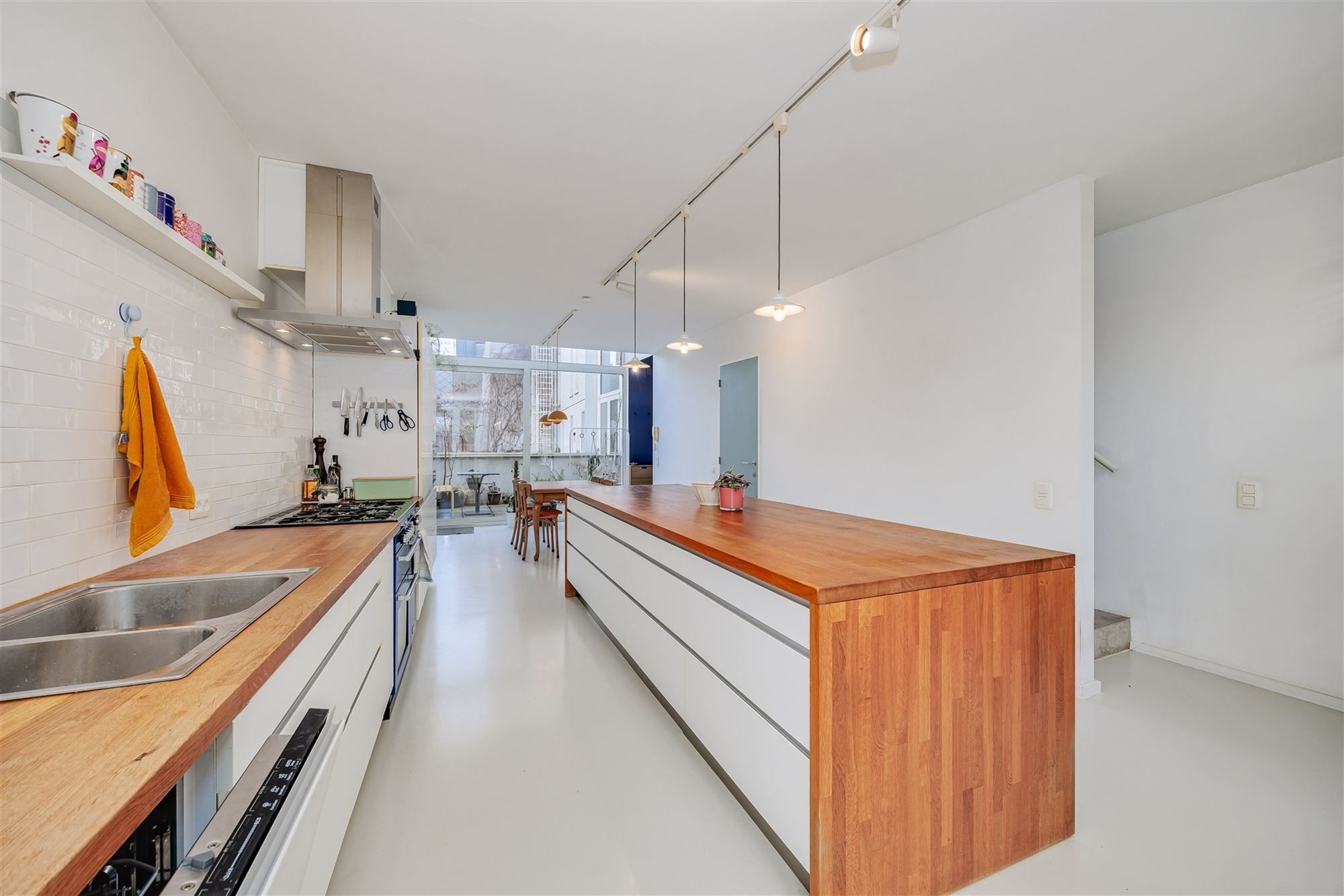 Unieke woning met 3 slk en groot terras aan een zonnig plein foto 8