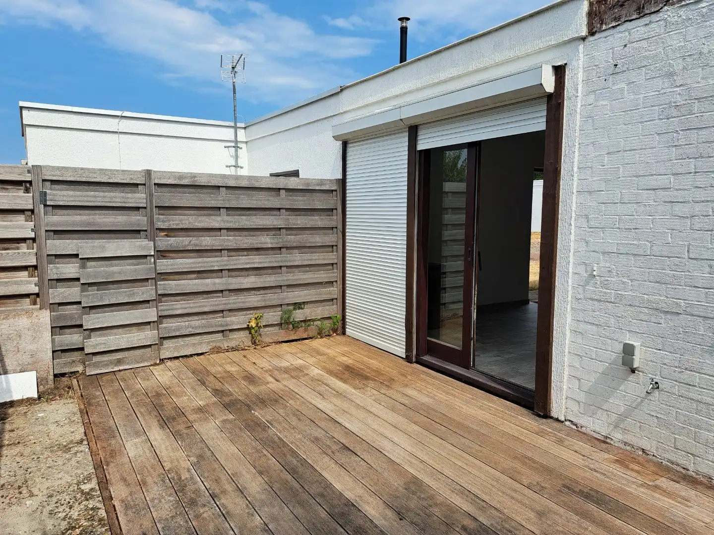 Moderne vakantiewoning met ruim zonnig terras. foto 4