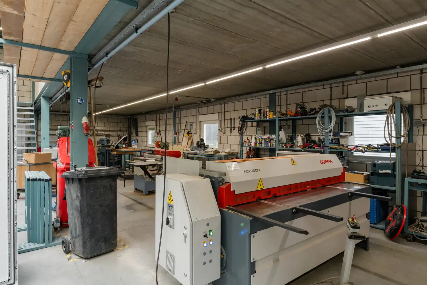 BEDRIJFSPAND MET CONCIERGEWONING foto 95