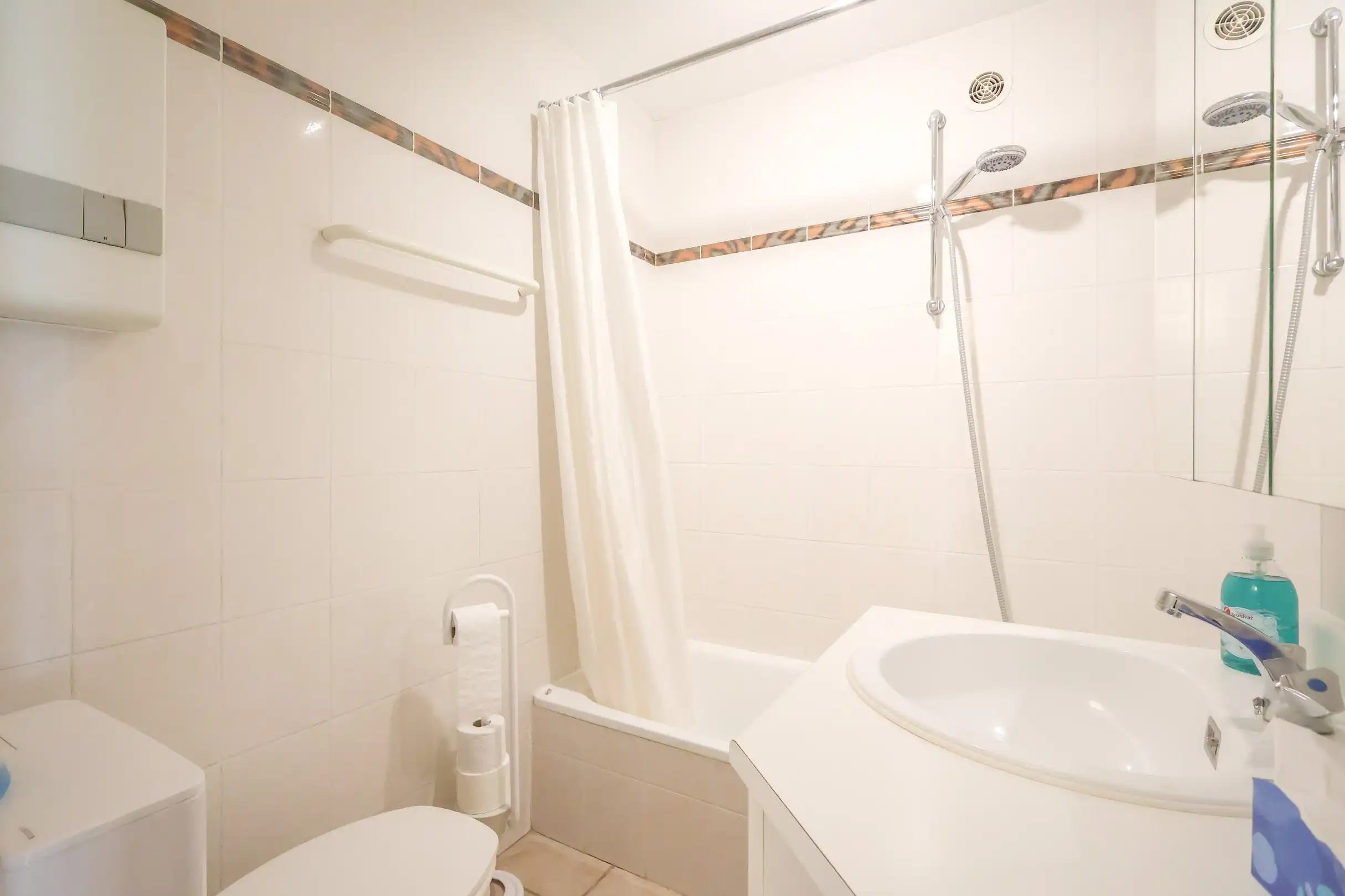 Instapklaar gelijkvloers appartement op wandelafstand van de Zeedijk en het strand! foto 10