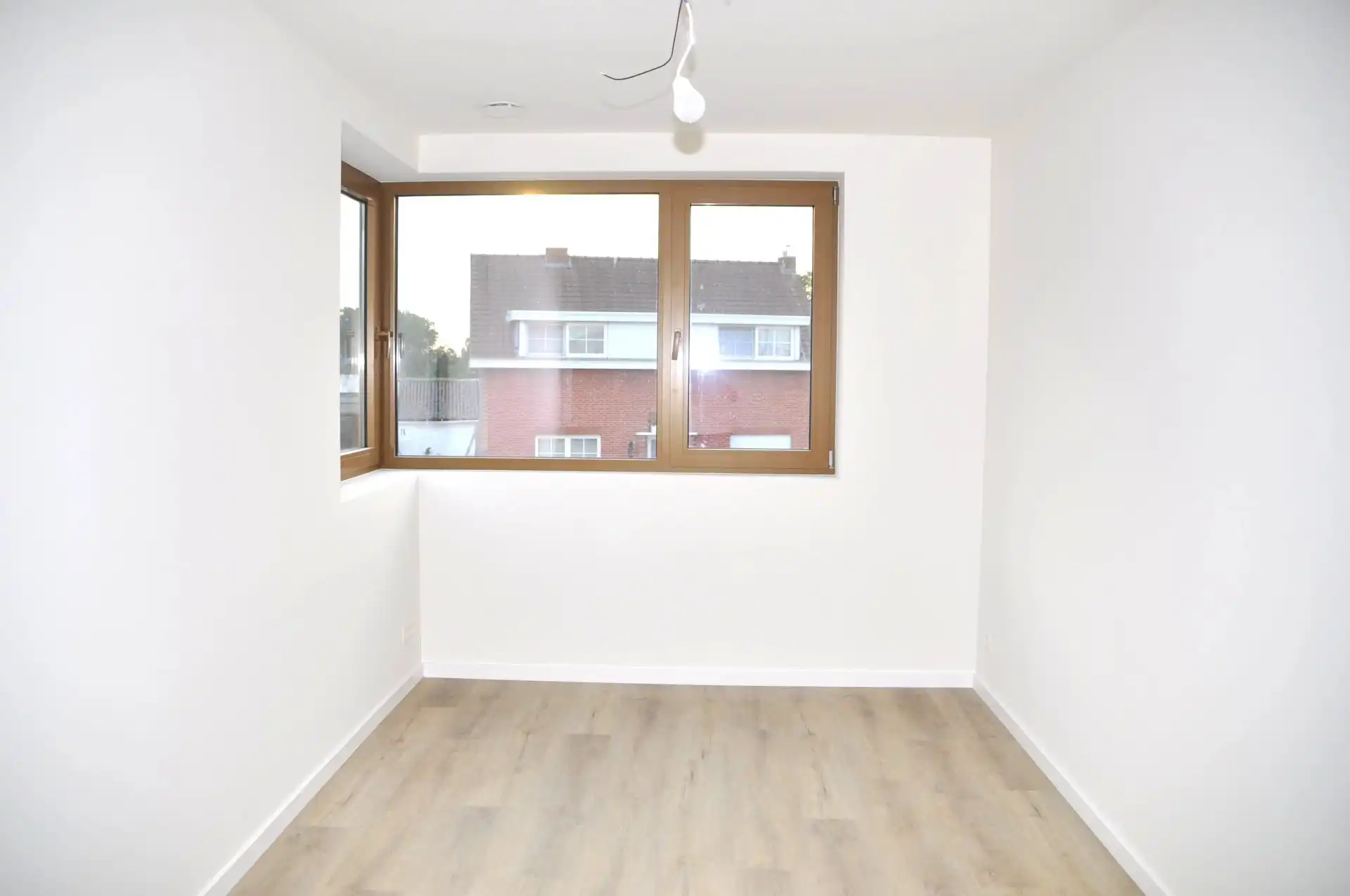 VOLLEDIG AFGEWERKTE NIEUWBOUWWONING MET 3 SLPK'S IN SINT-LAMBRECHTS-HERK (HASSELT) foto 8