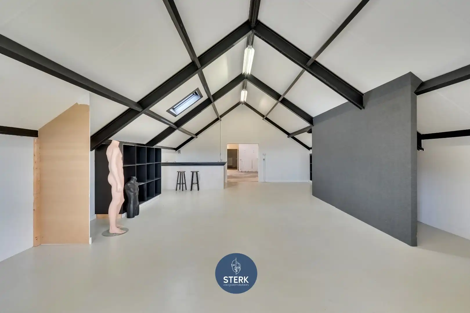 TE RENOVEREN HOEVE MET UITZONDERLIJKE BIJGEBOUWEN OP EEN RUIM PERCEEL !  foto 17