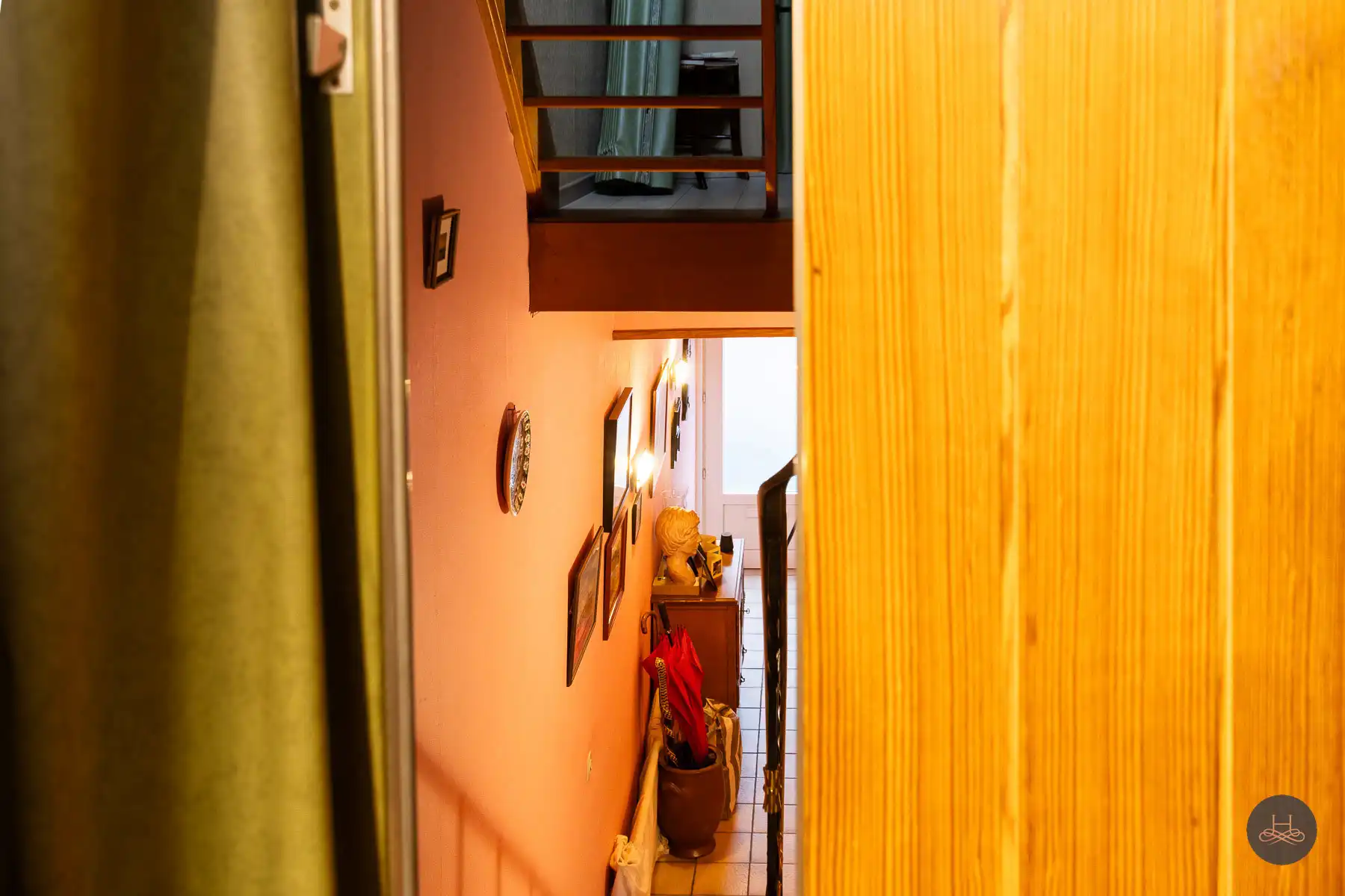 Charmante te moderniseren woning met stadskoer & terras foto 15