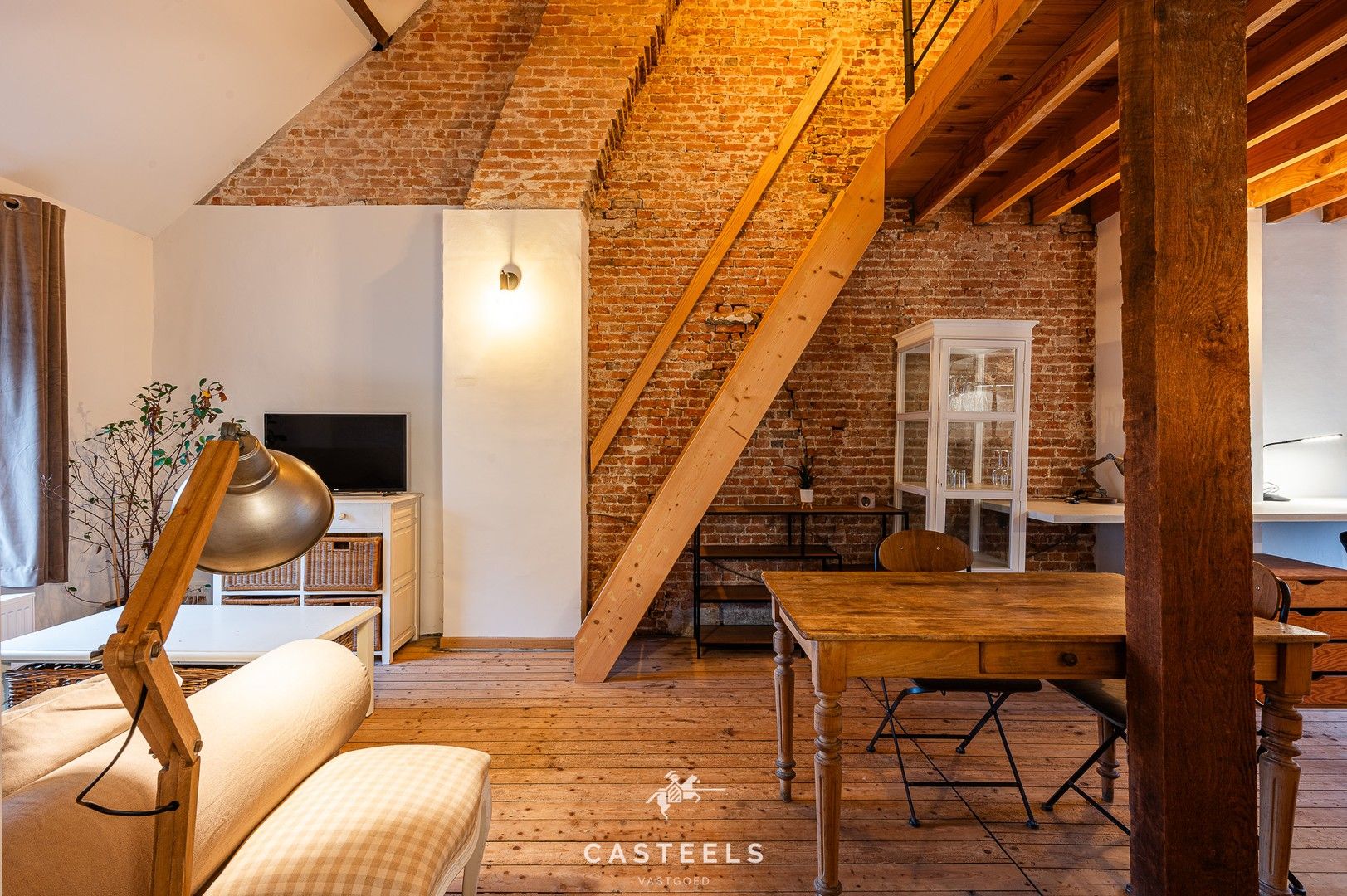 Instapklare stadswoning nabij station Brugge met tuin en studio foto 17