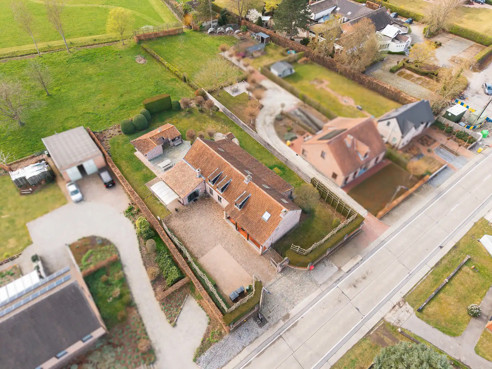 Prachtig landhuis met uitzonderlijk veel ruimte foto 2