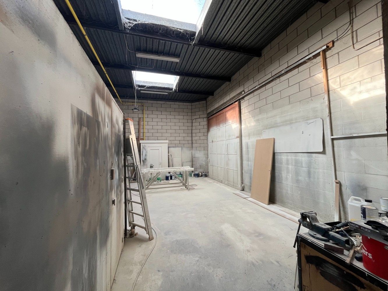 Bedrijfsgebouw met woning foto 19