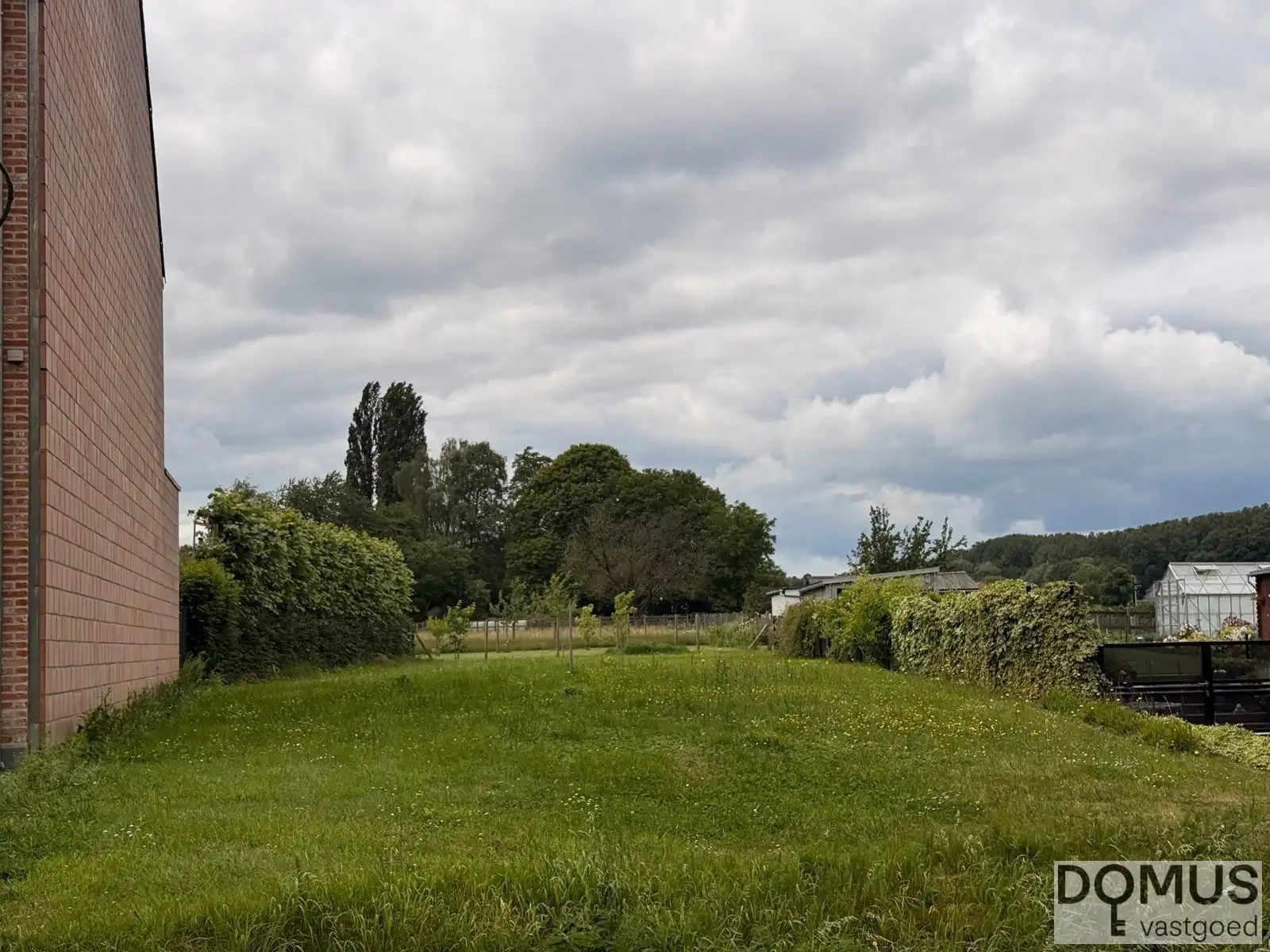 Bouwgrond van 584 m² in rustige woonomgeving te Brussegem foto 2