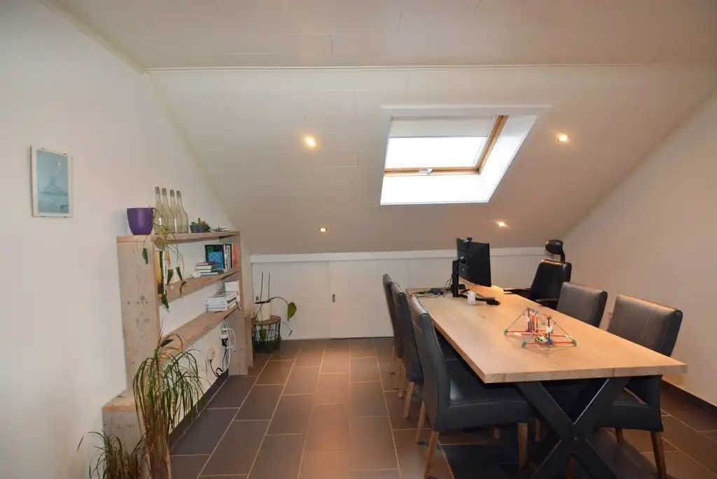 Instapklaar appartement met 2 slpks en tuintje. foto 5