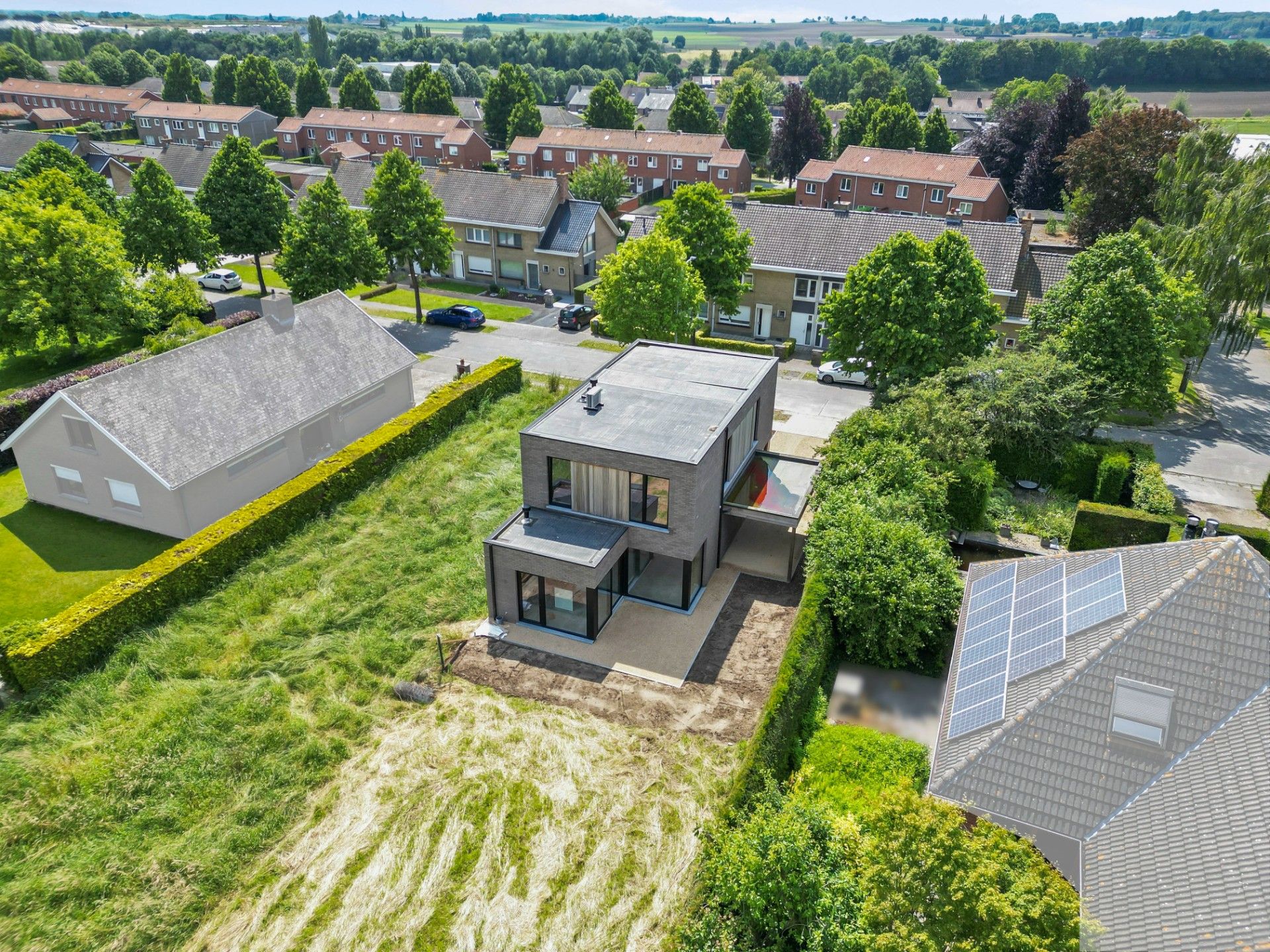Knappe nieuwbouwwoning met carport! foto {{pictureIndex}}