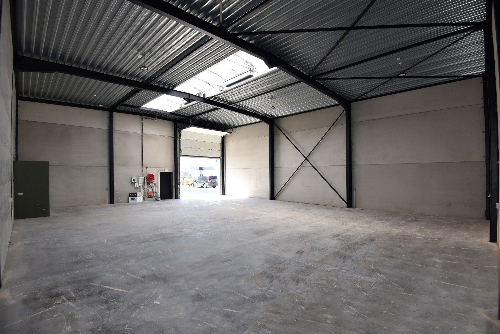 Goed gelegen nieuwbouw KMO-unit 267m² te Eeklo foto 2