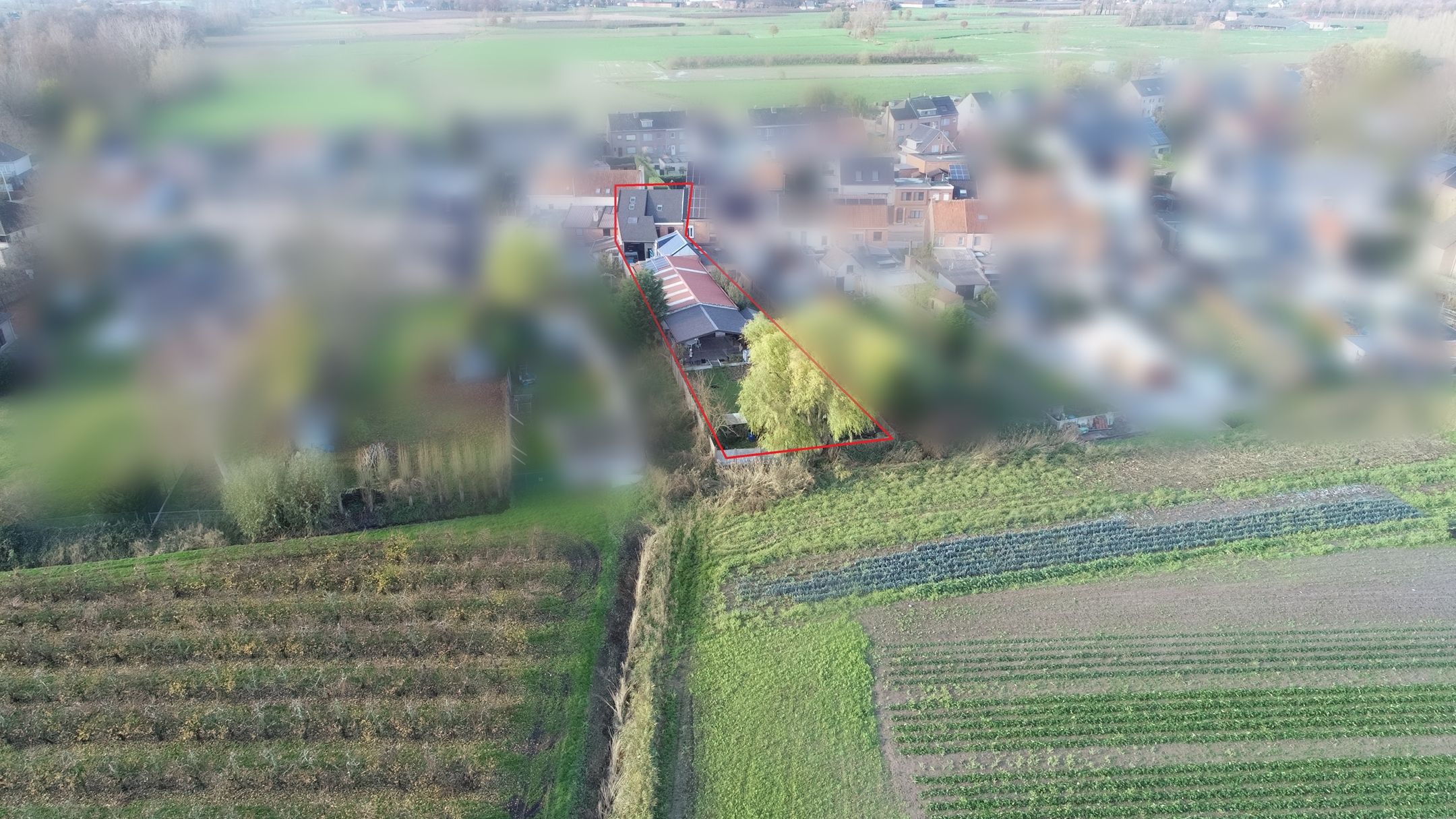 Zeer ruime woonst met atelier/praktijk in Nieuwkerken foto {{pictureIndex}}