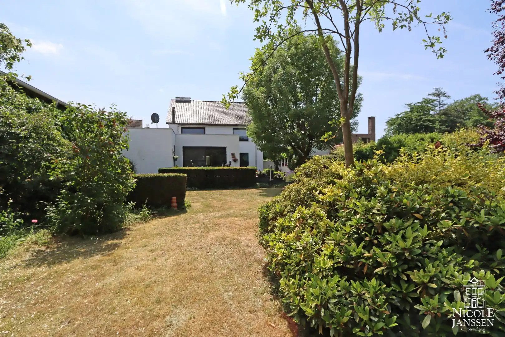 Verrassend ruime gezinswoning met prachtige diepe tuin foto 24