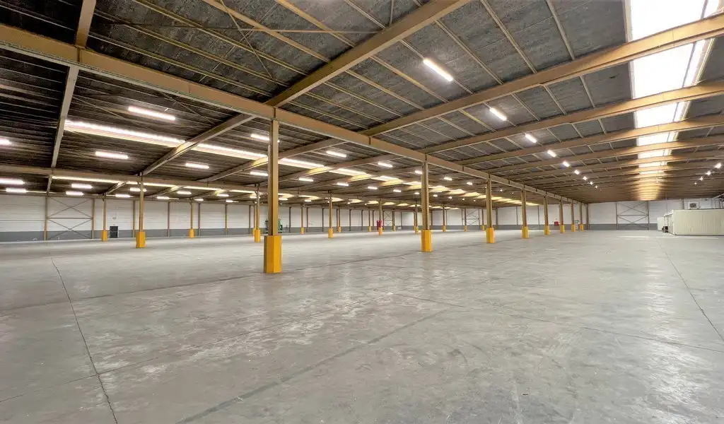 Magazijn met laadkade te huur vlakbij afrit E17 te Sint-Niklaas foto 11