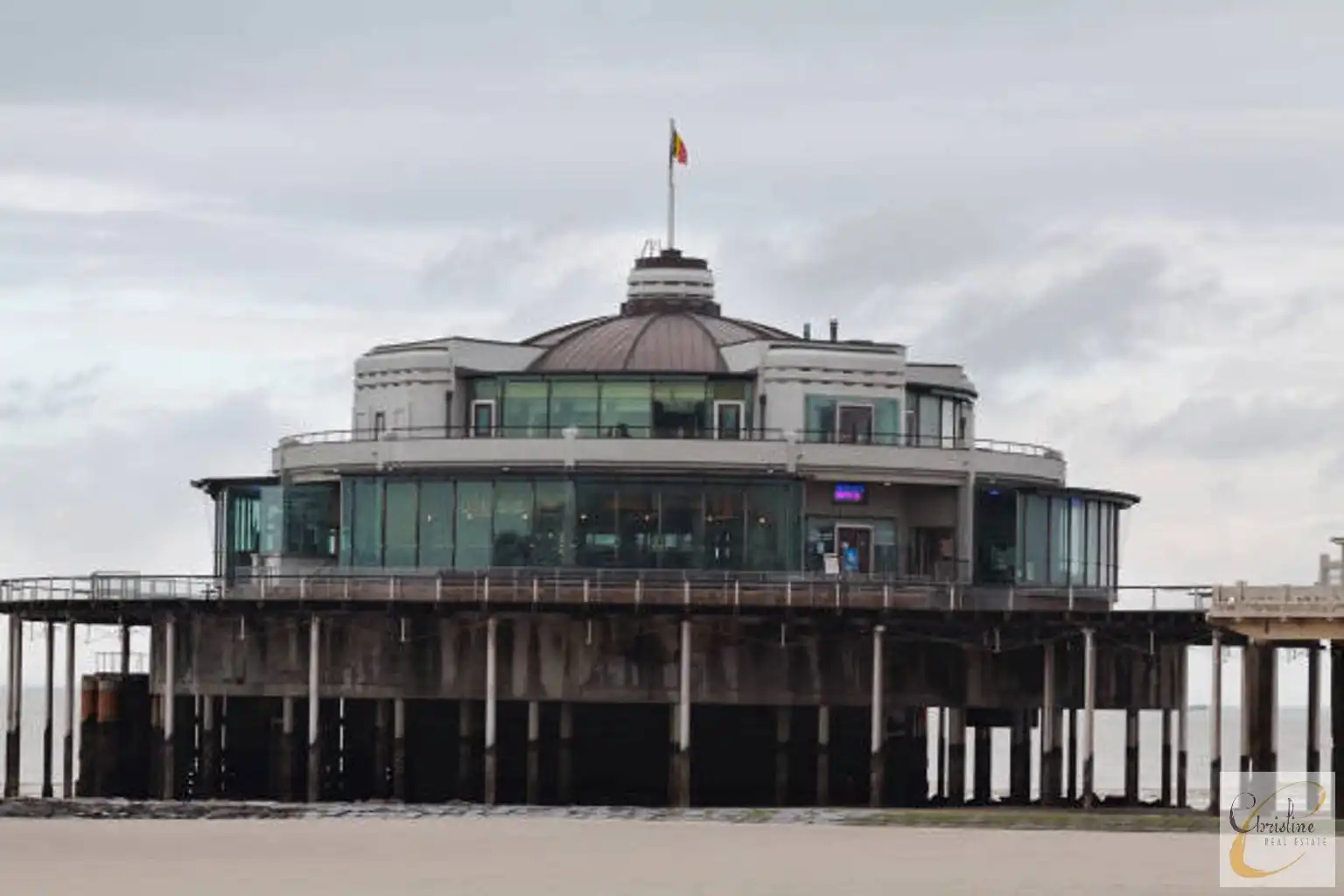 Karaktervol investeringspand op topligging in Blankenberge  foto 16