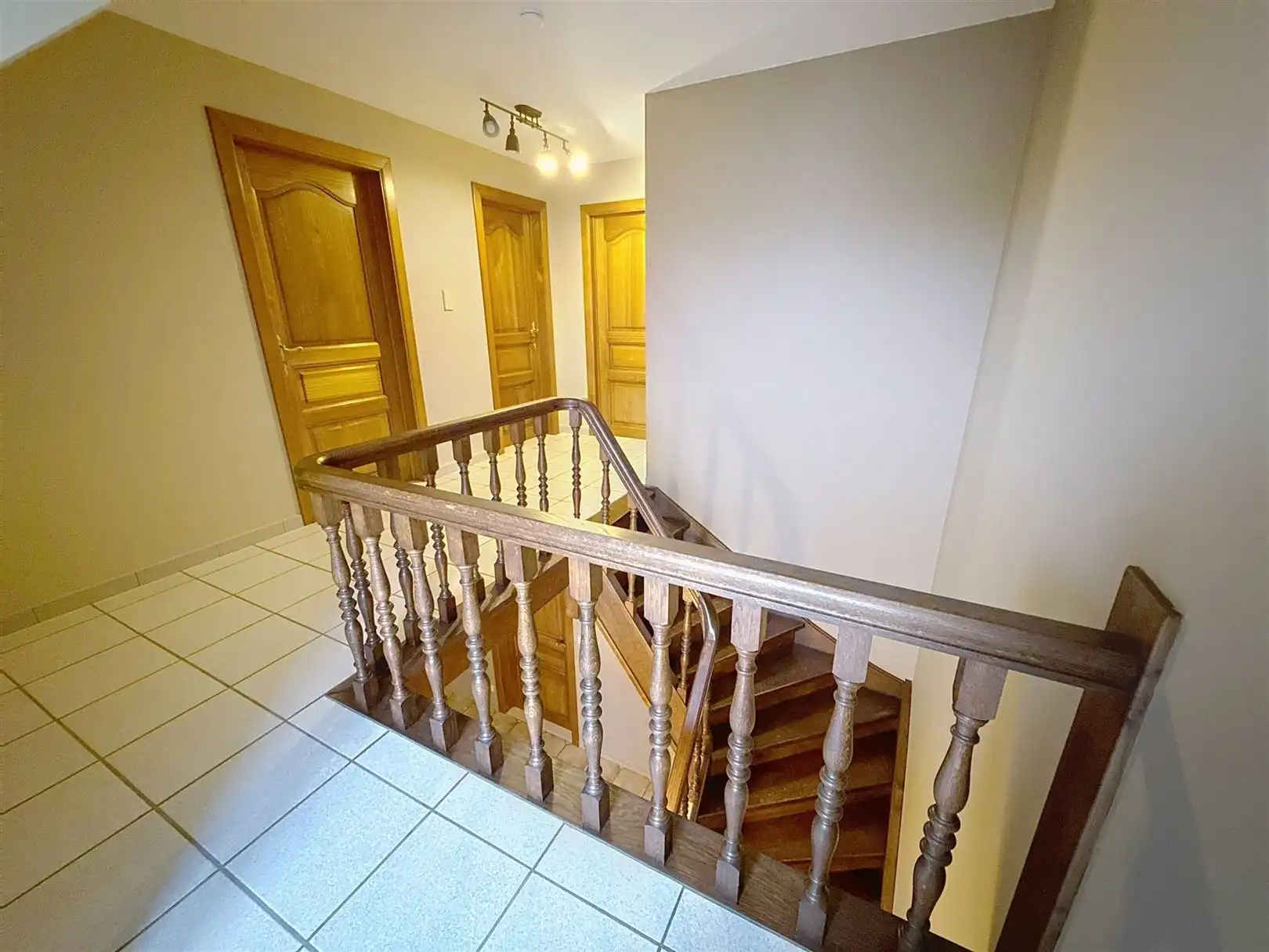 Ruime open bebouwing met 4 slpks, veranda, tuin, garage, 8a  foto 24