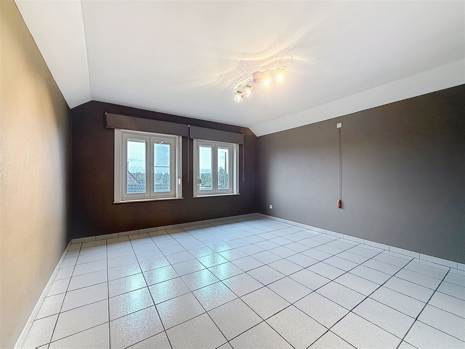 Ruime open bebouwing met 4 slpks, veranda, tuin, garage, 8a  foto 24