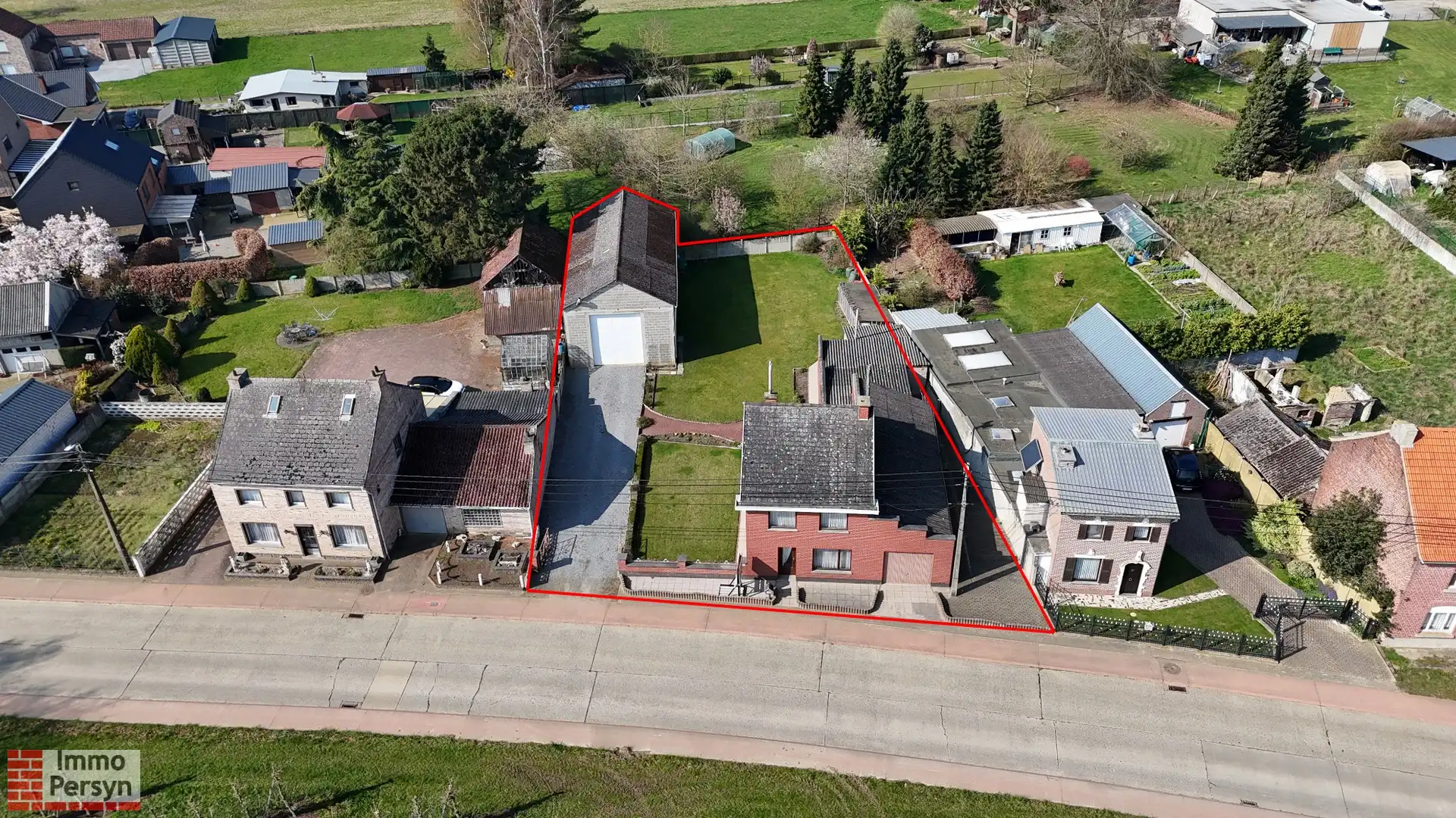 Hoofdfoto van de publicatie: Vrijstaande woning met werkplaats op ruim perceel in landelijke omgeving