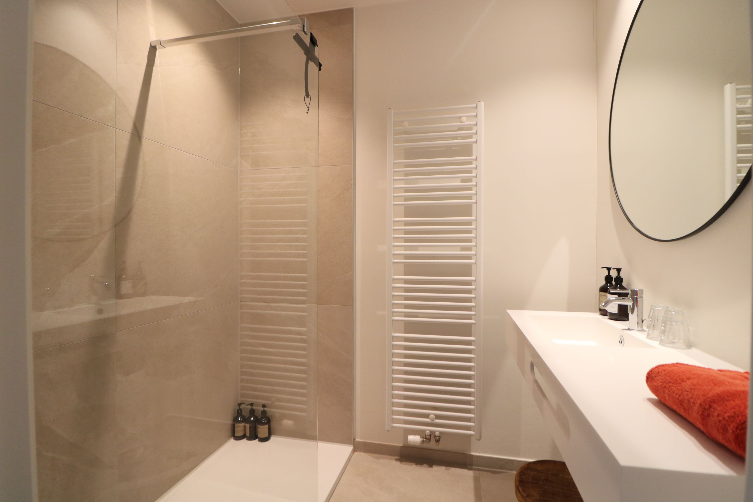 Luxueus, modern 3-slaapkamerappartement vlakbij Grote Markt foto 13