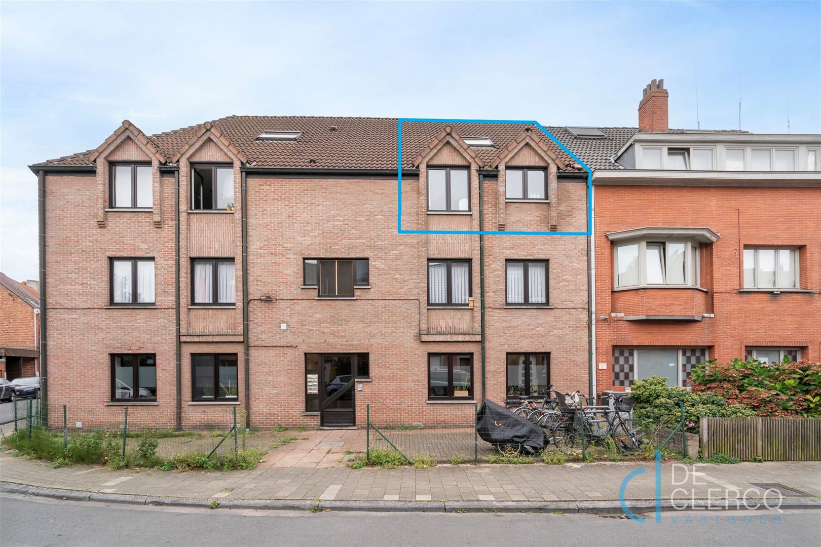 Instapklaar appartement te koop nabij centrum Gent!  foto {{pictureIndex}}