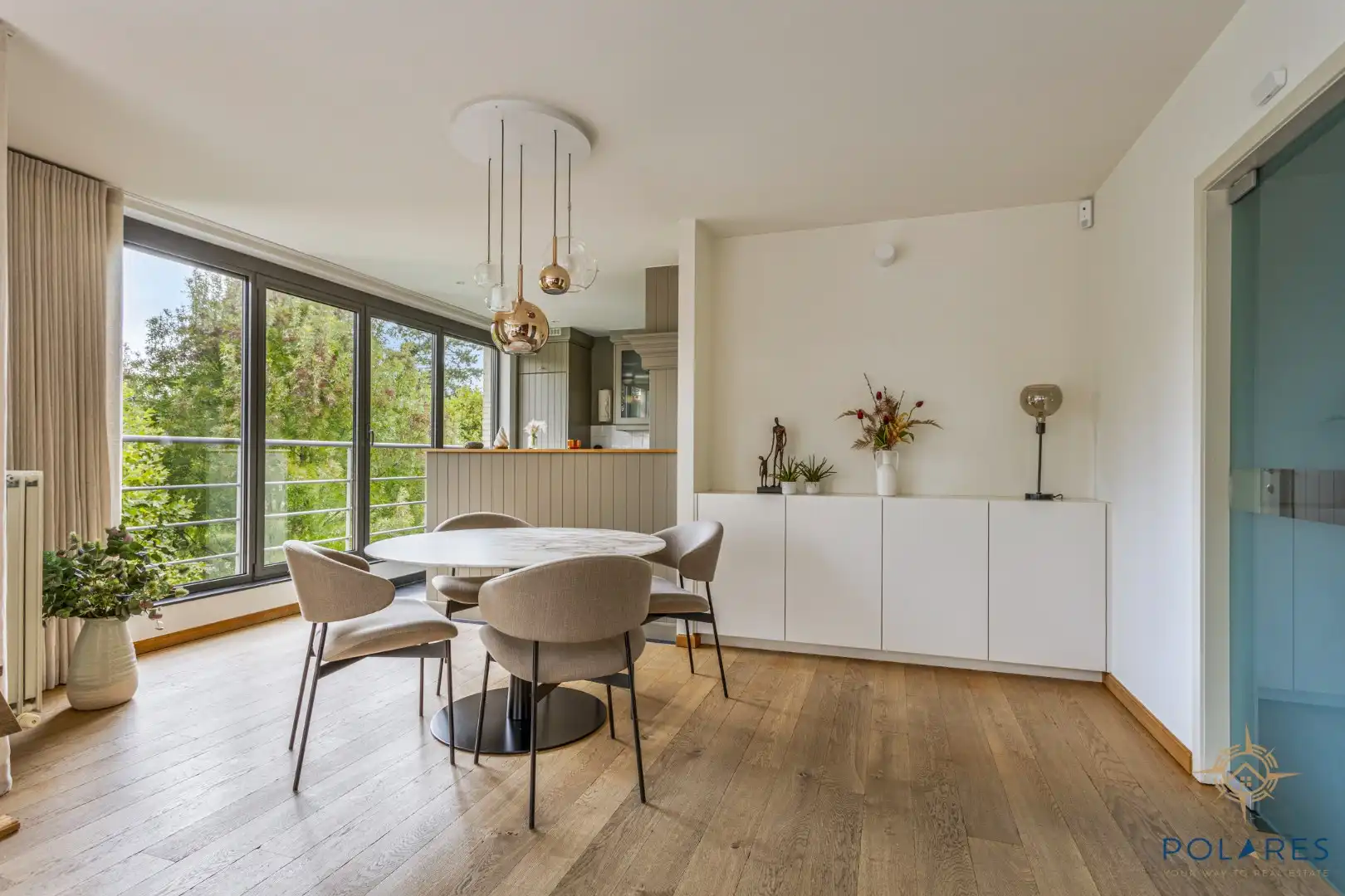 Exclusieve penthouse met groot dakterras en parkeerplaats!  foto 5