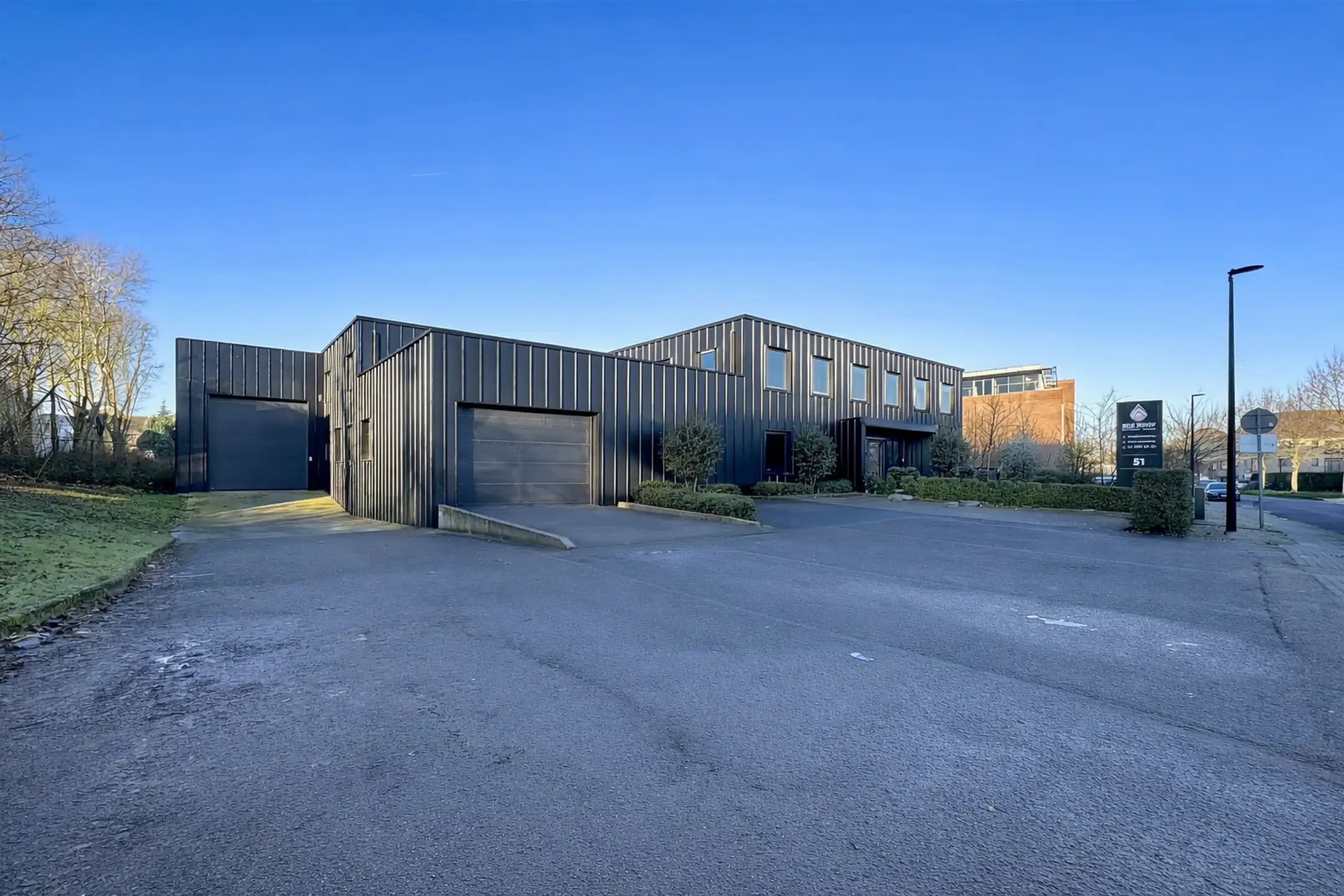 Uitzonderlijke magazijnen en kantoren in Wemmel foto {{pictureIndex}}