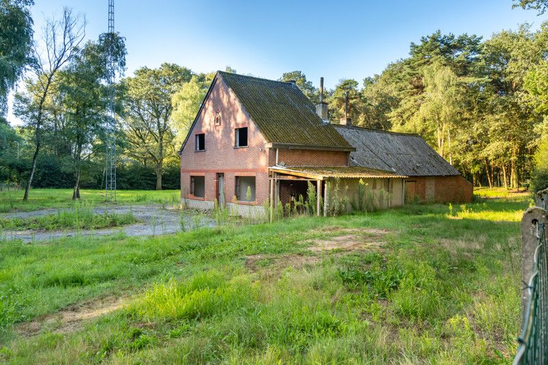 Uniek gelegen renovatieproject op 1,8 ha foto 10