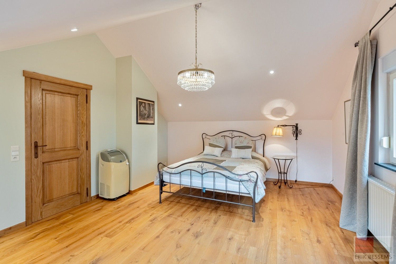 Landhuis met vrij uitzicht,  5 slaapkamers, 2 badkamers, woonkamer, eetkamer/keuken. Woonopp. 277m2 gebruiksopp. 441m2, Perceelopp. 4170m2 foto 37