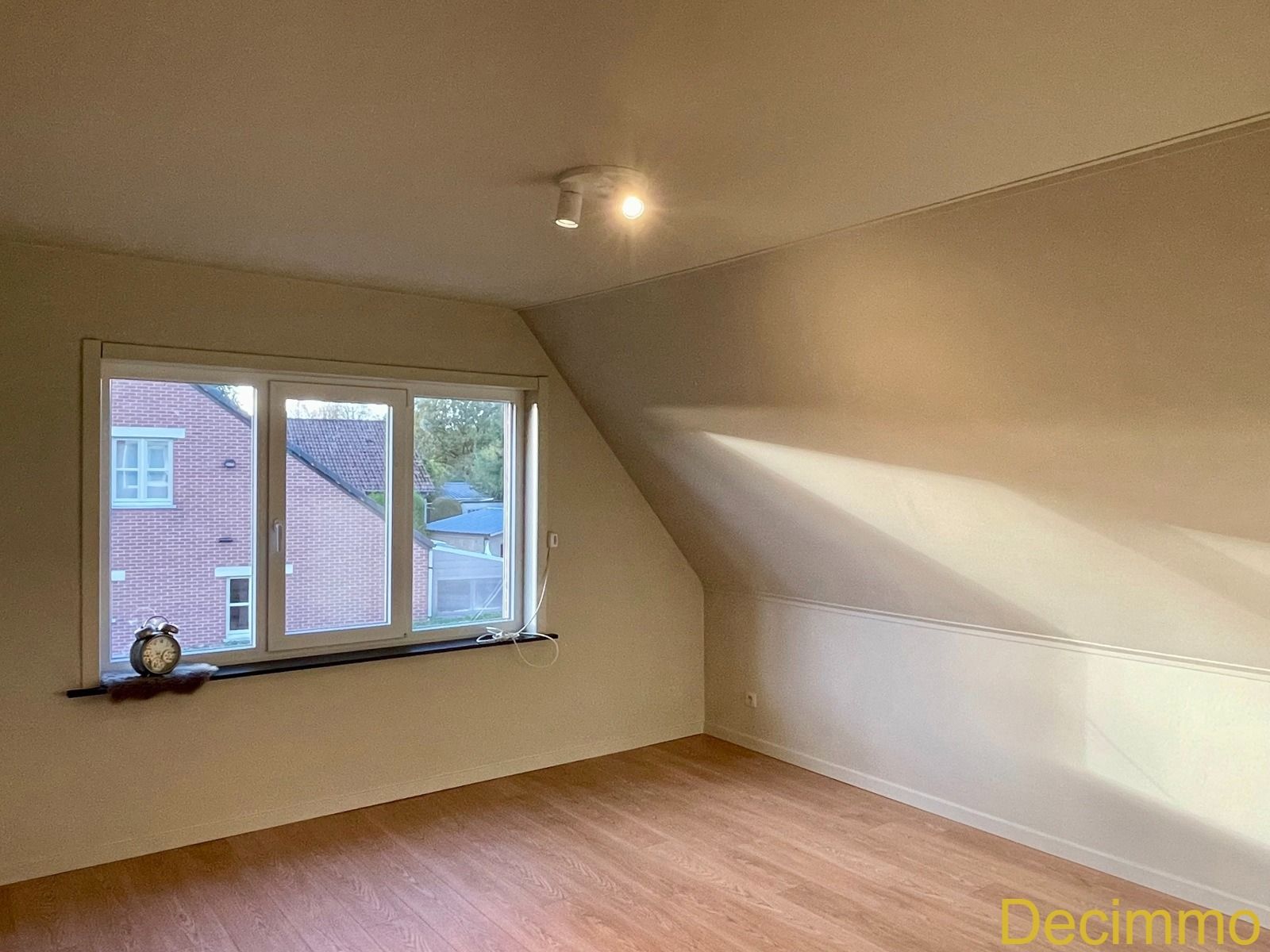 Volledig gerenoveerde woning met 3 slaapkamers, lage energiekost– rustig gelegen in het groen. foto 16