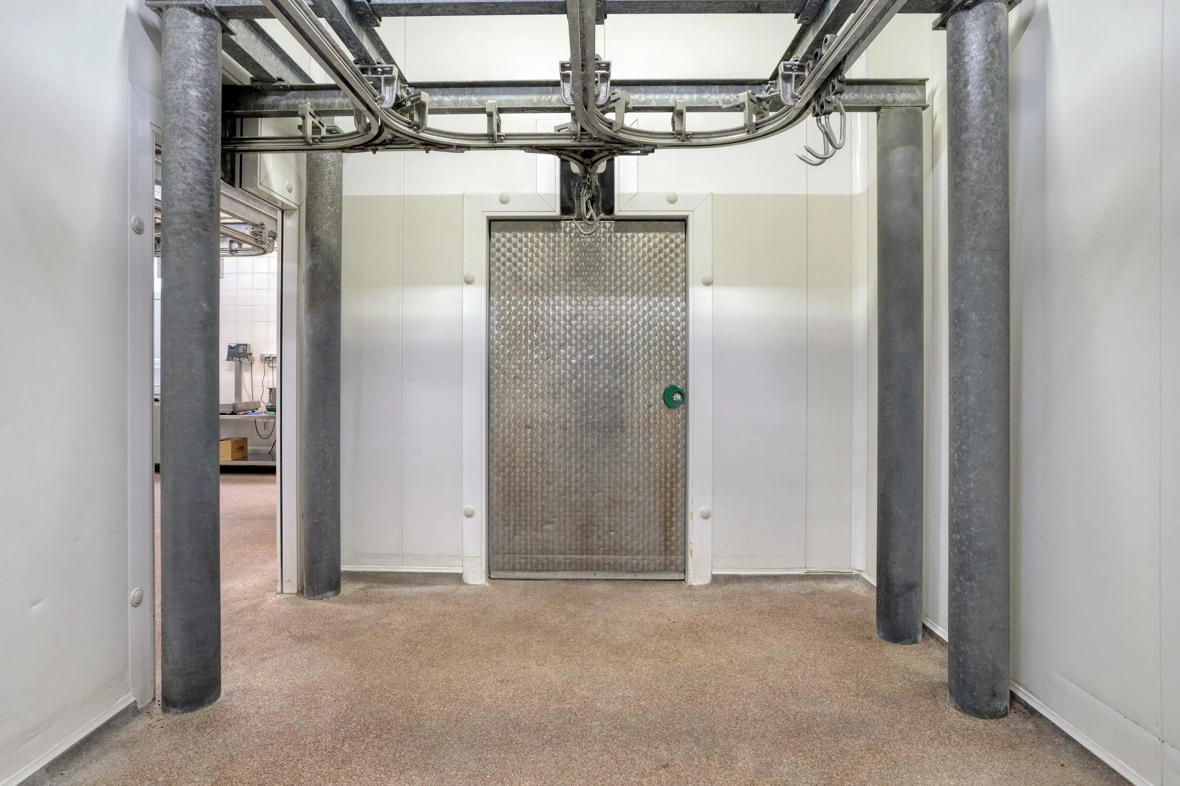 Ruime eigendom met woning, loods en extra bouwgrond foto 21