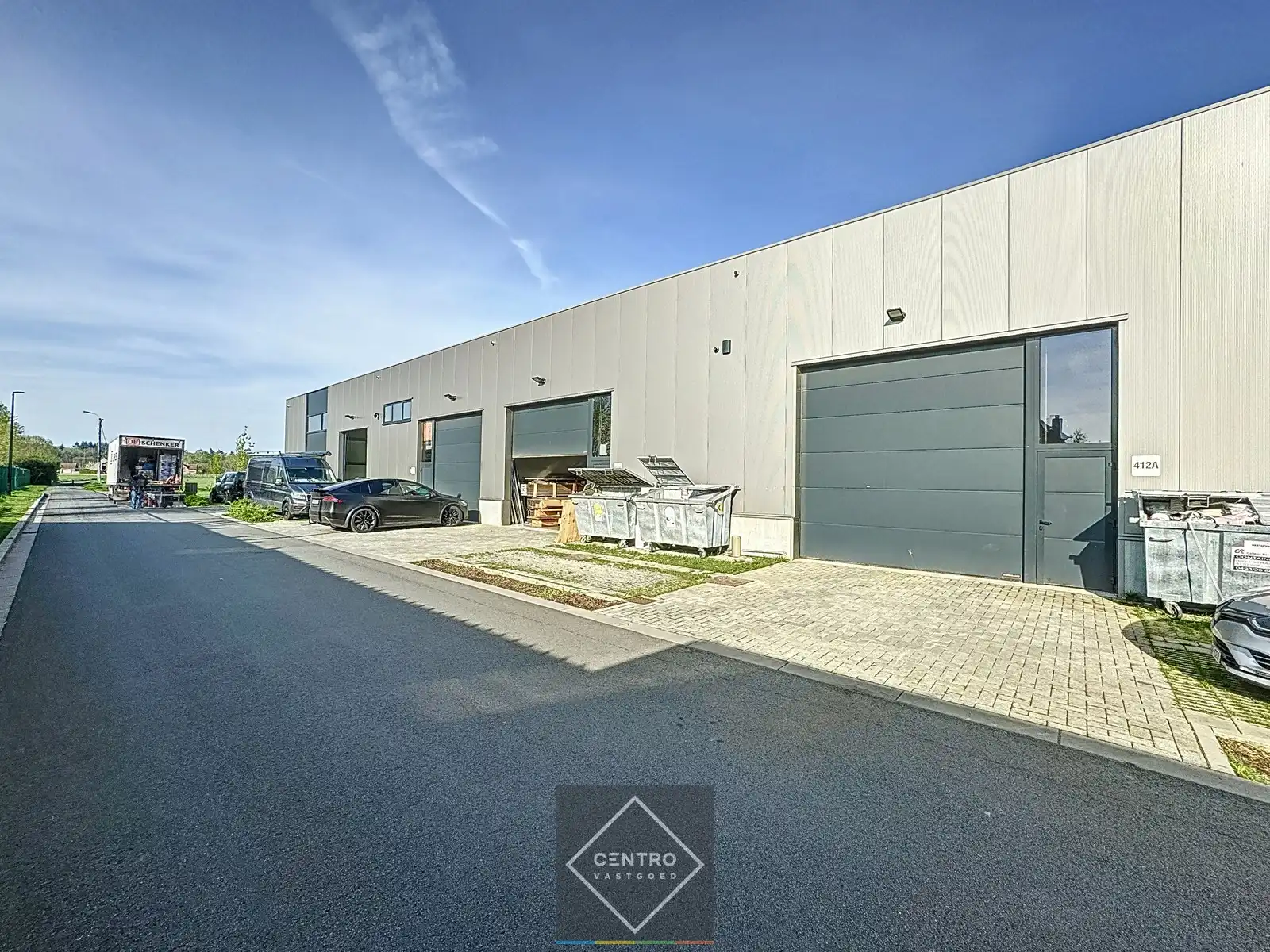 Kwalitatief en goed geïsoleerd NB MAGAZIJN (212m²) met 2 private parkeerplaatsen op ambachtelijke zone te Oostkamp (Waardamme). foto 12