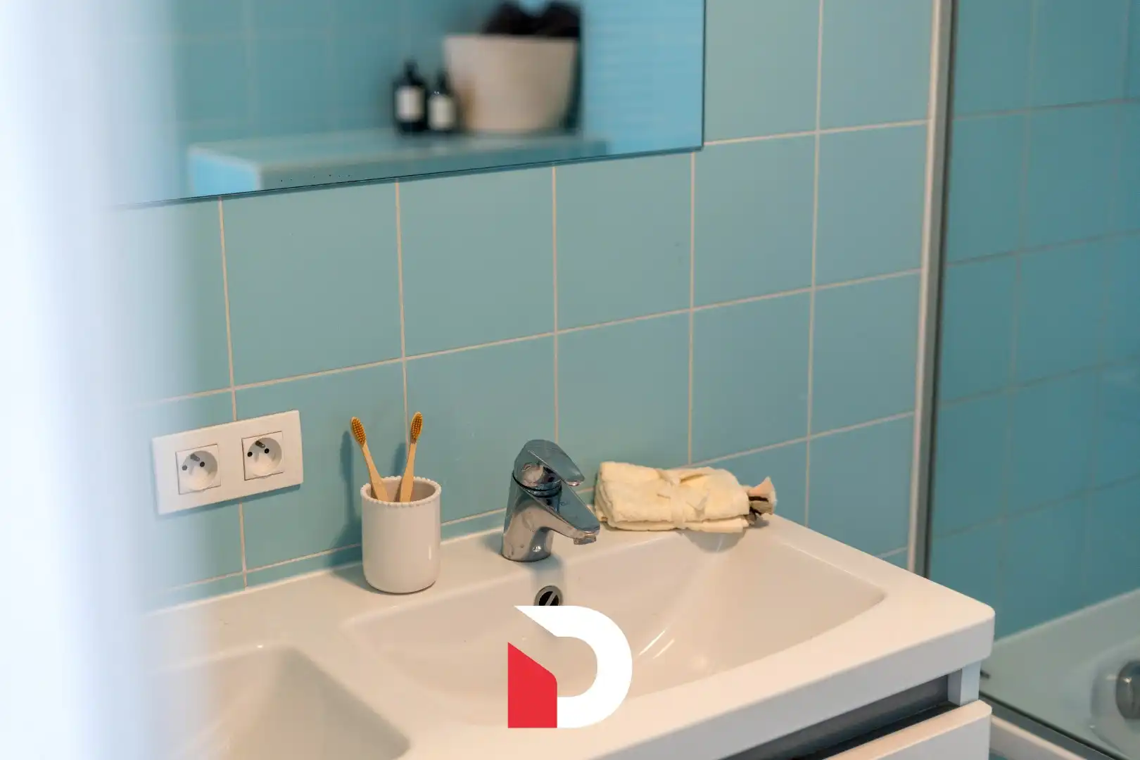 Ruim drieslaapkamerappartement met terras nabij zee foto 5