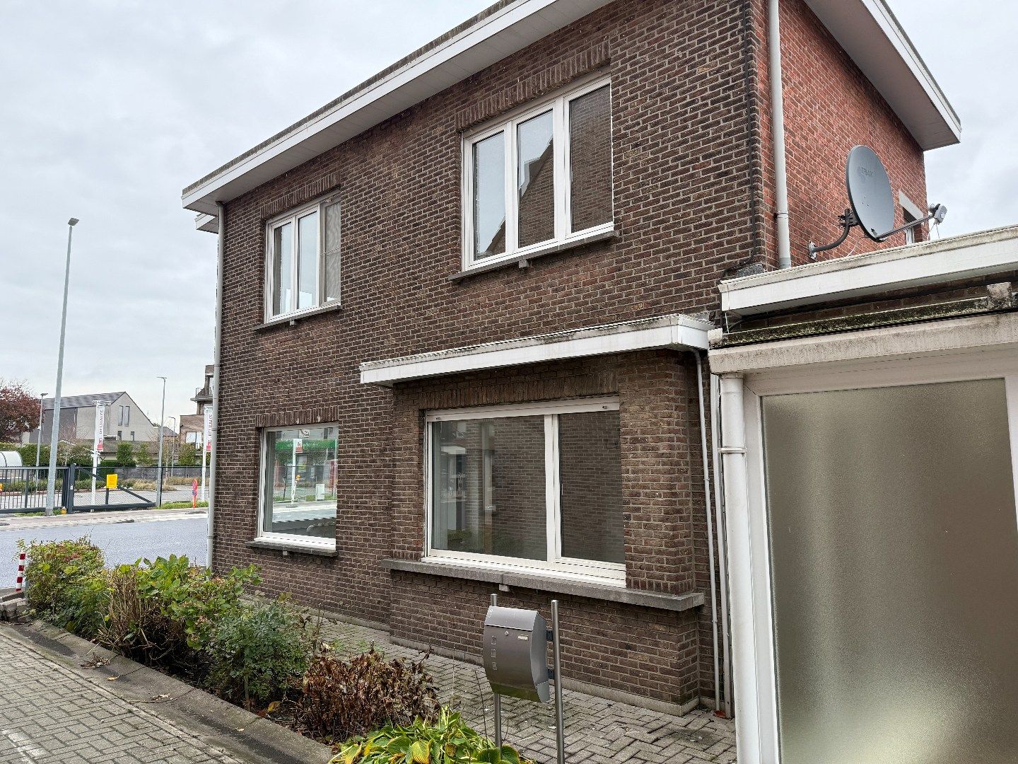 Woonhuis met 2 slaapkamers en garagebox foto 3