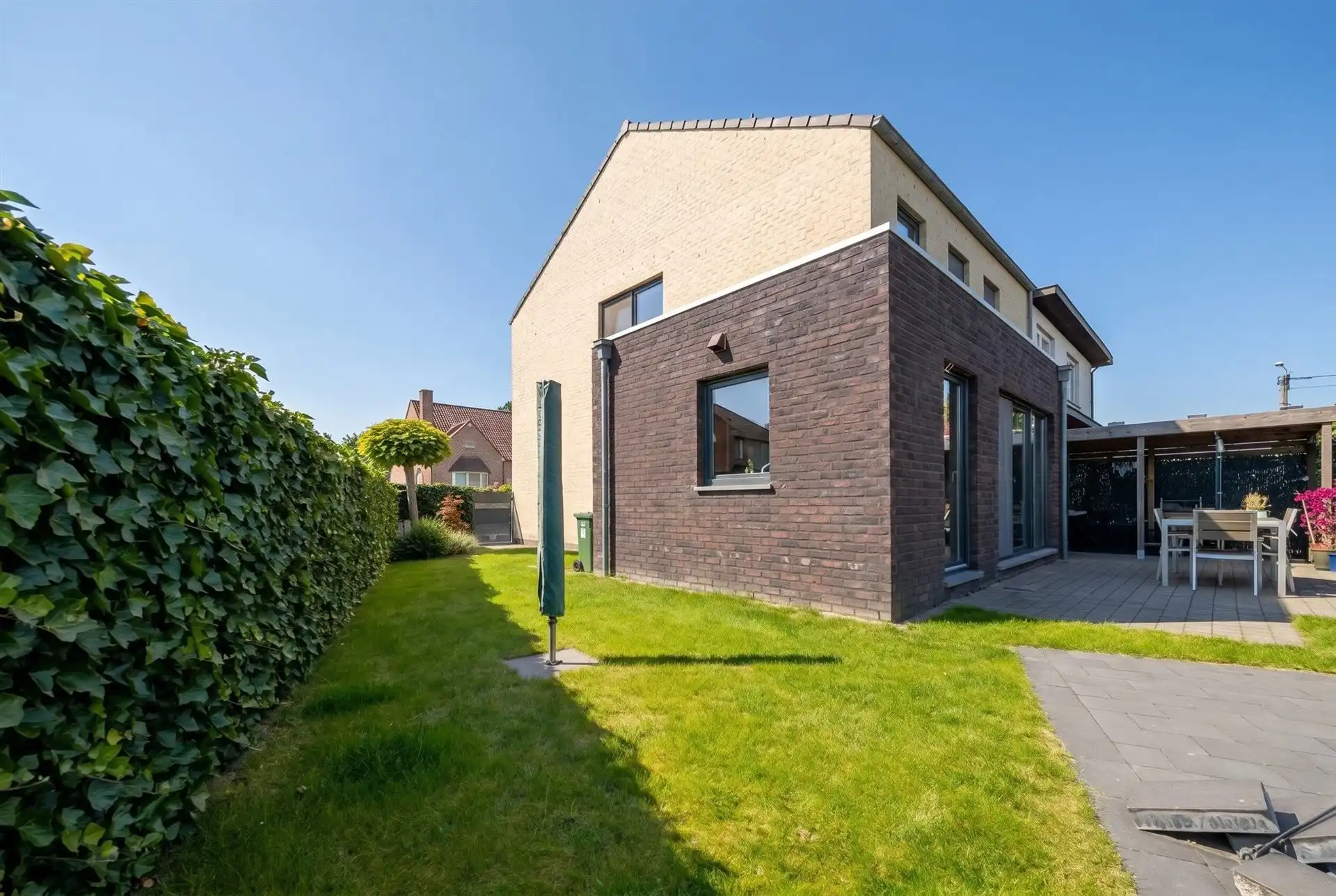 Instapklare halfopen woning met 3 slaapkamers en zwembad te Bilzen foto 27
