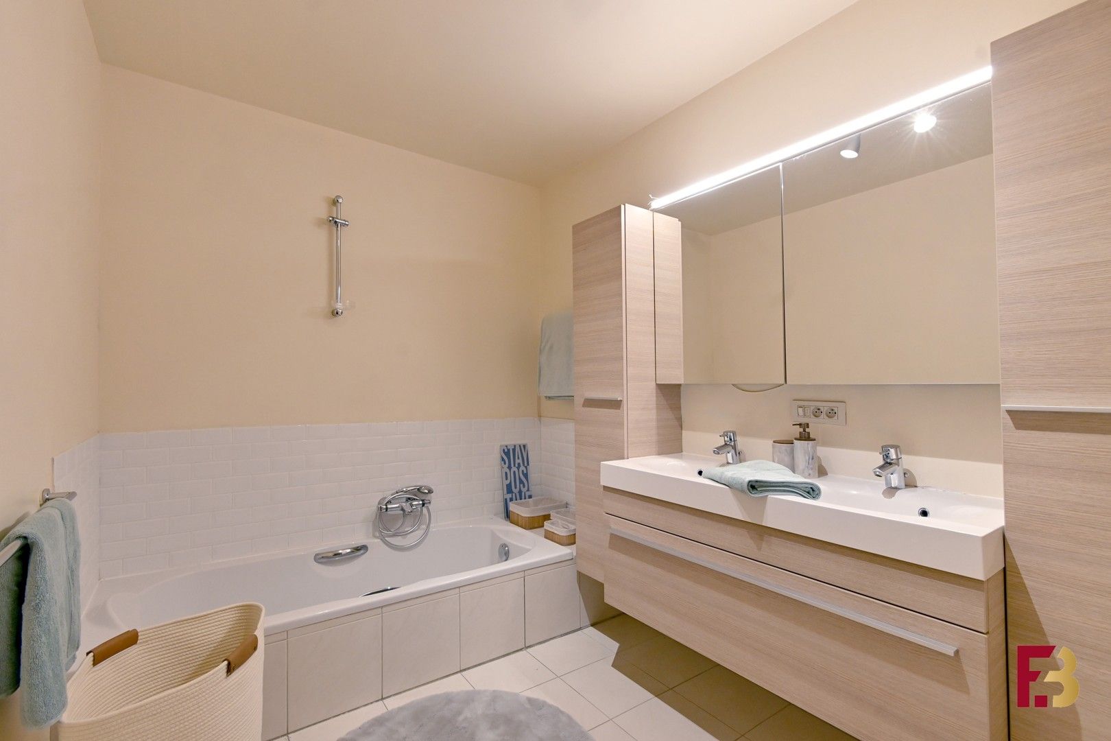 Lichtrijk gelijkvloers appartement met 2 terrassen en uitzicht op groen – hartje Eke foto 15
