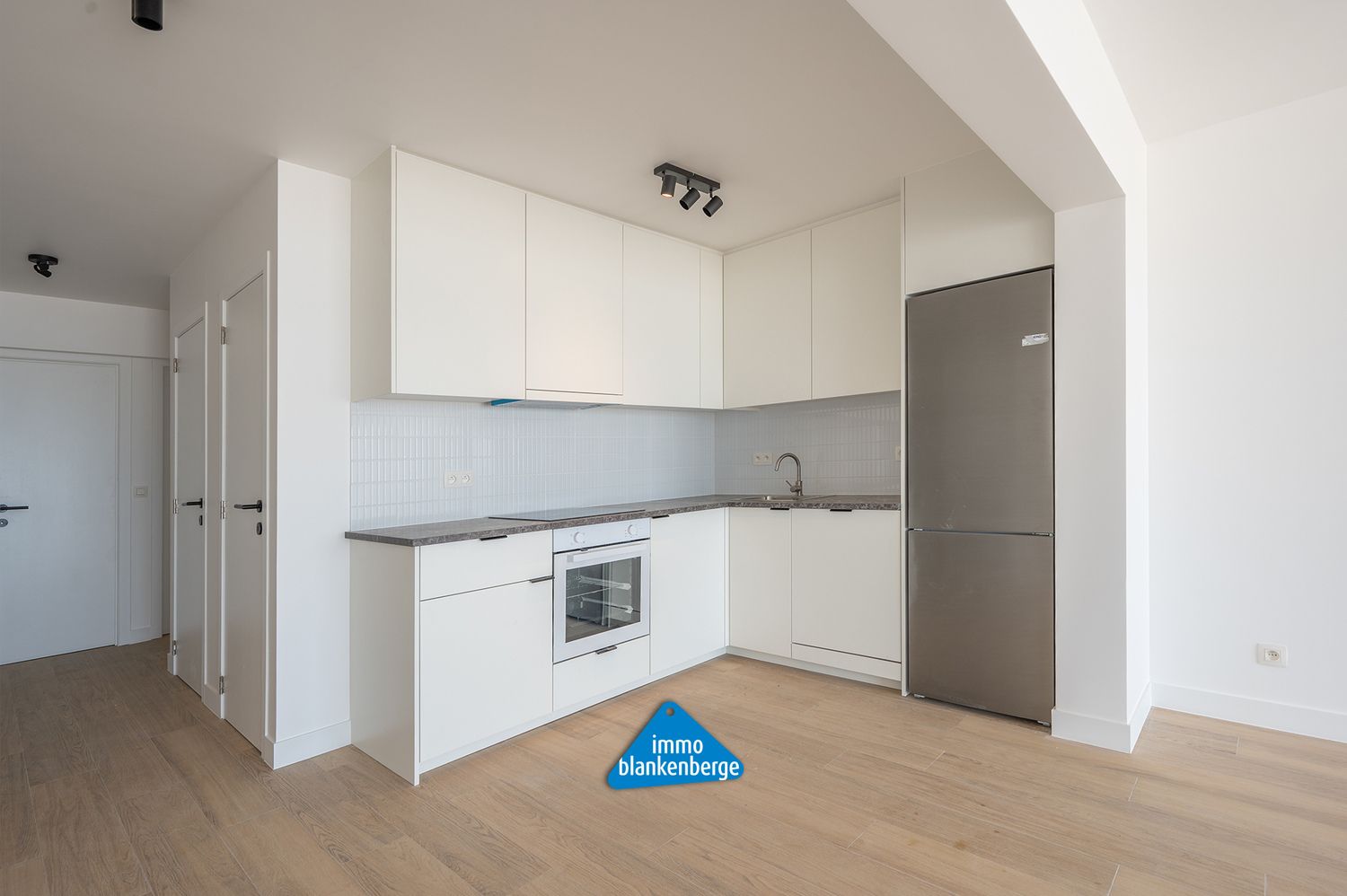 Prachtig Gerenoveerd 2 Slaapkamer Appartement met Adembenemend Zeezicht foto 8