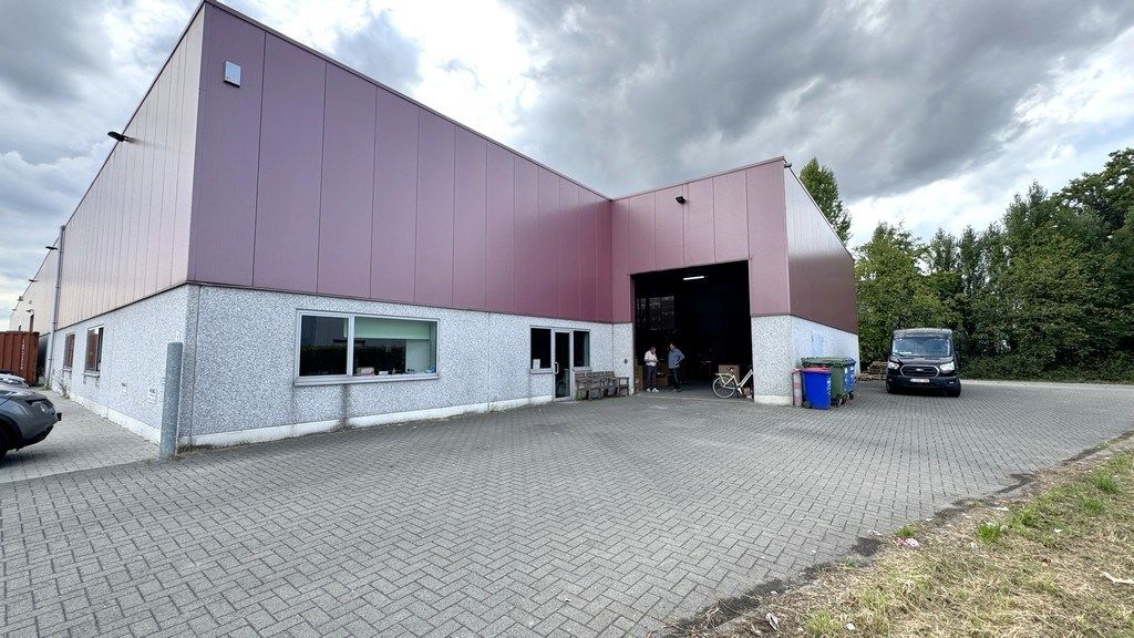 Loods met kantoor te huur nabij E313 te Wommelgem foto 11