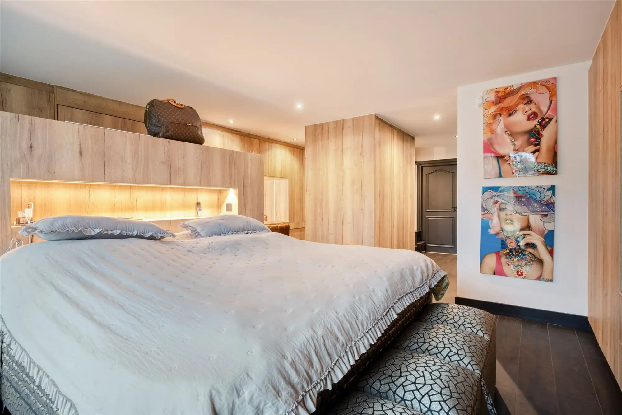 Knappe duo-villa op 8.843 m² in villawijk aan NL-grens. foto 31
