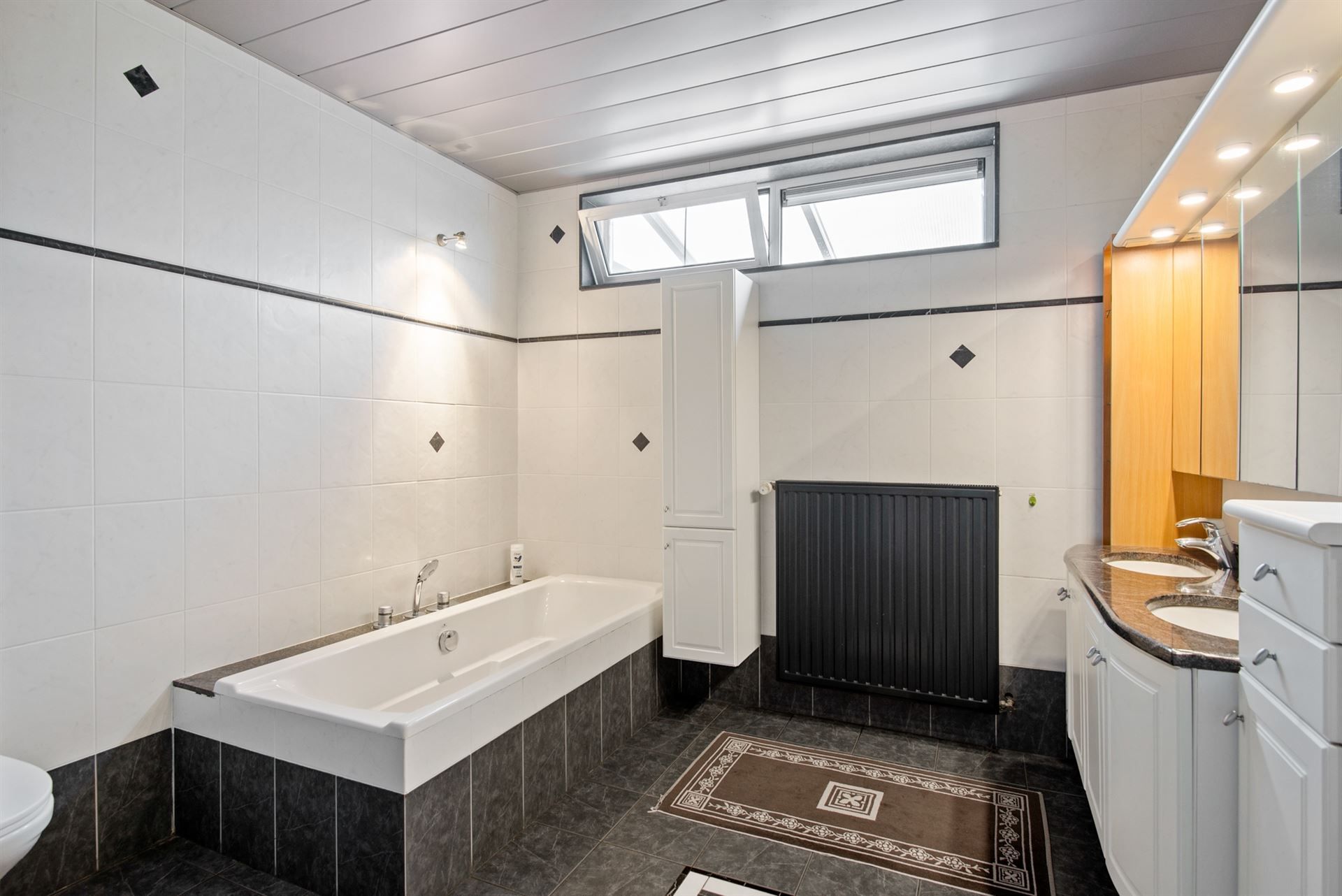 PERFECT ONDERHOUDEN WONING TE KOOP MET 4 SLPK foto 10