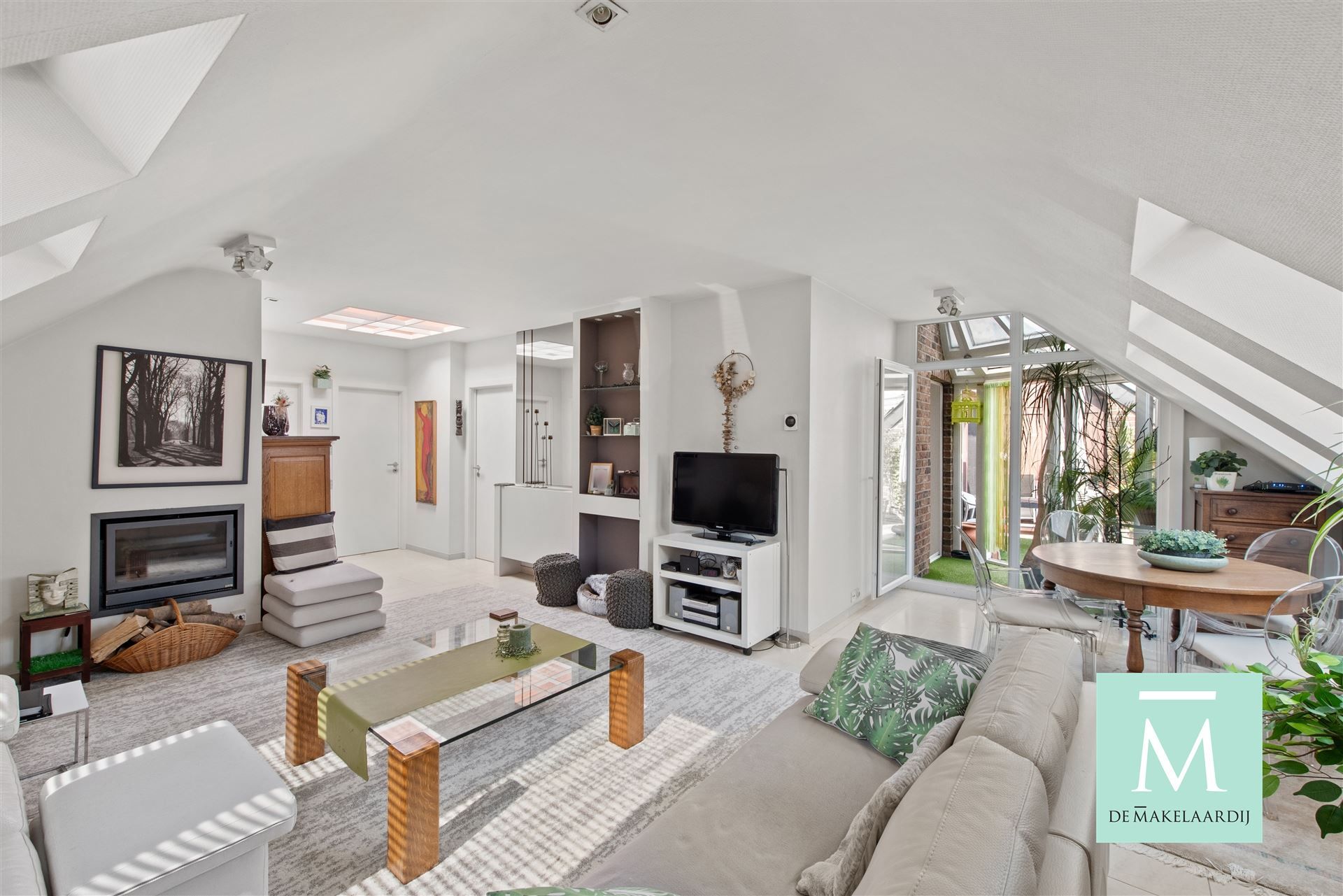 Uiterst centraal gelegen appartement op hoogste verdieping met terras foto {{pictureIndex}}