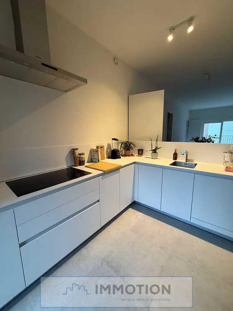 Instapklaar appartement met terras en parking foto 5