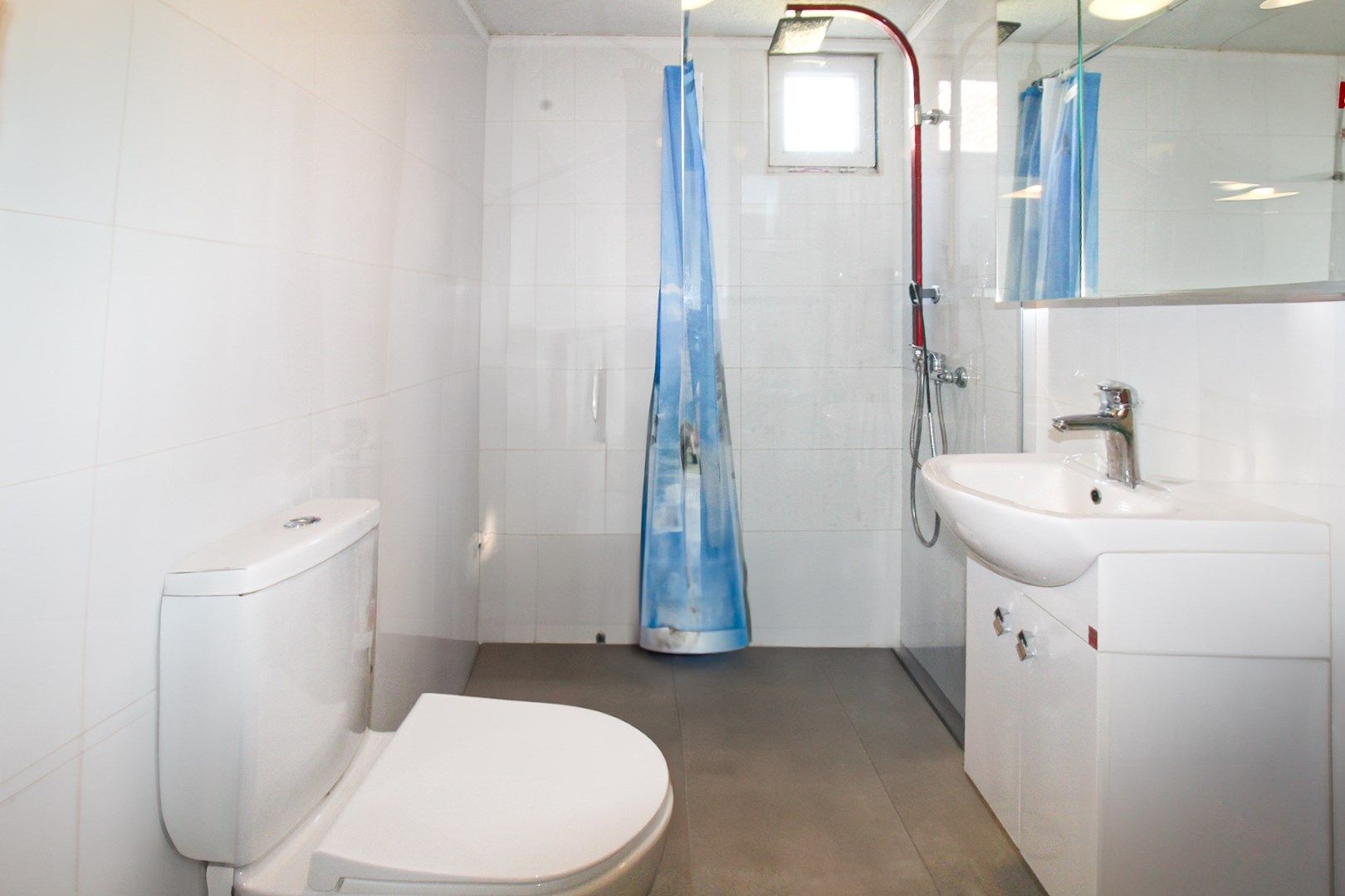 Verrassend ruime gezinswoning met energielabel B, vier slaapkamers en een uitgestrekte diepe tuin te koop in Sint-Niklaas! foto 9