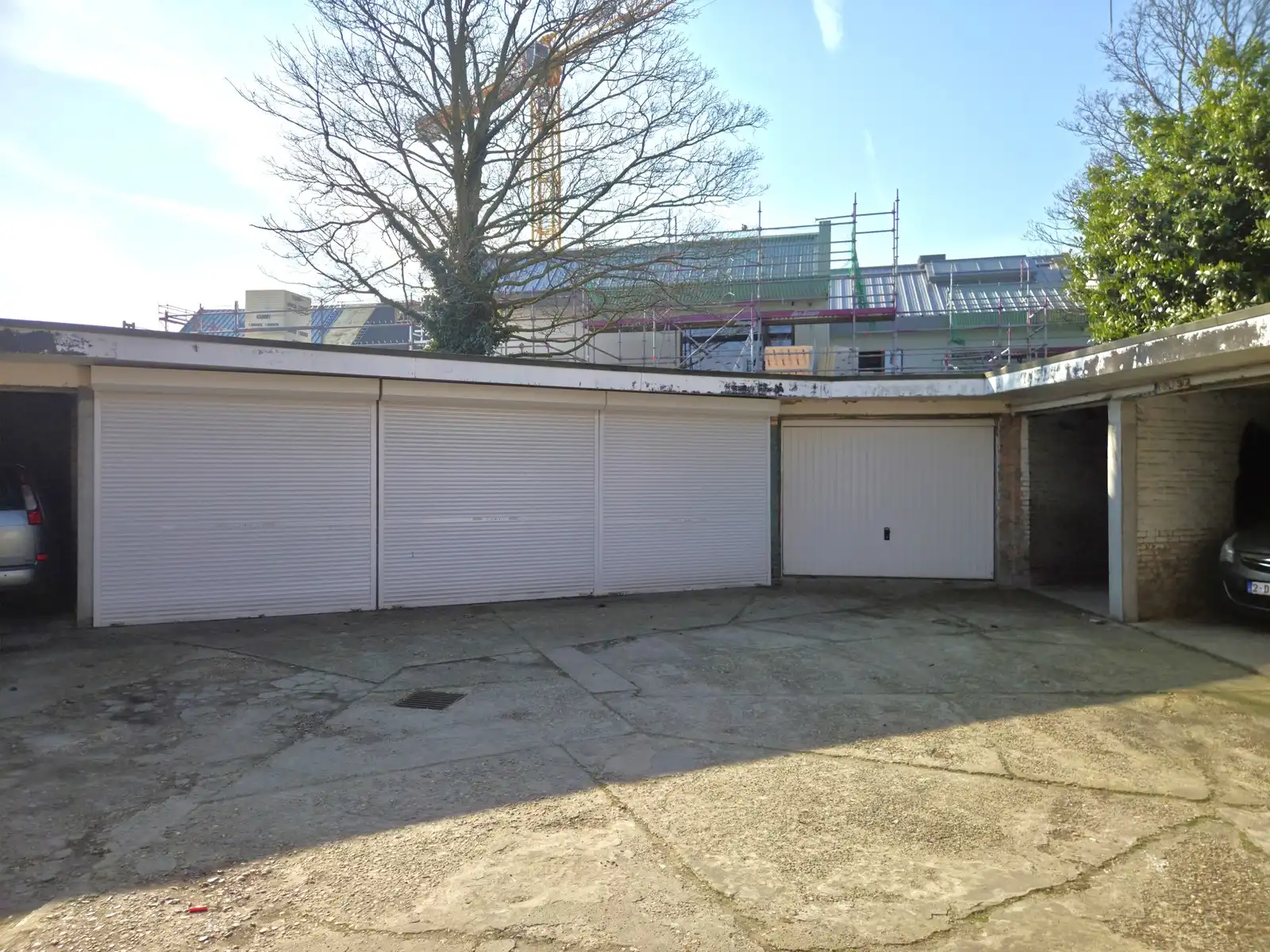 Opbrengsteigendom met garages en appartement foto 3