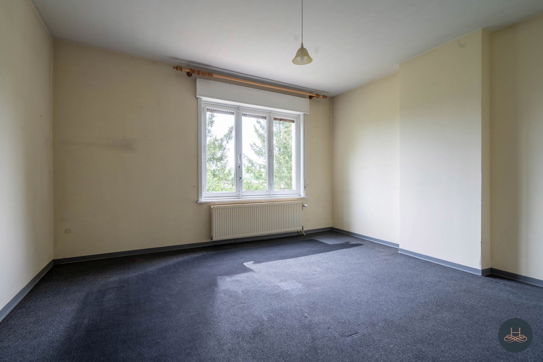 Achterliggende gezinswoning op rustgevend perceel foto 12