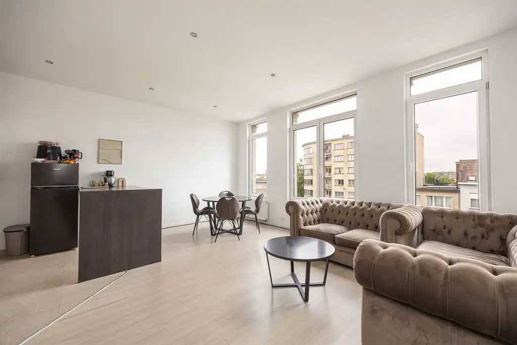 Lichtrijk appartement op het bovenste verdiep foto 2