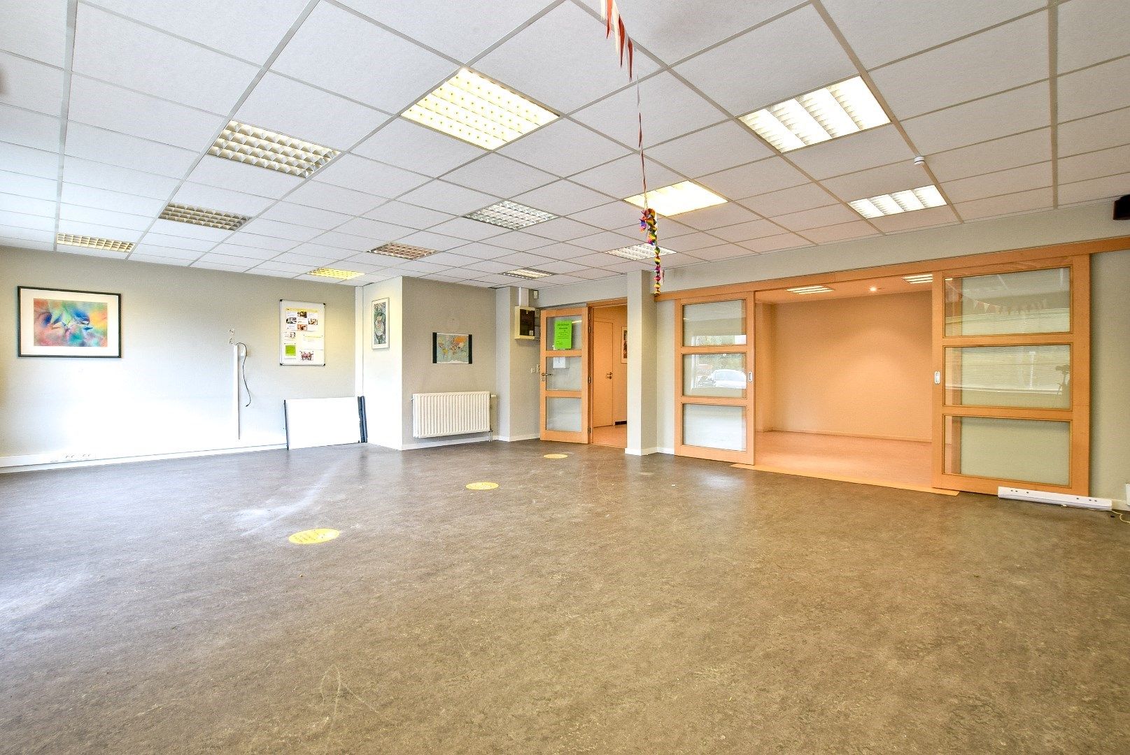 Centraal gelegen handelsruimte (148 m²) in centrum Diksmuide! foto 4