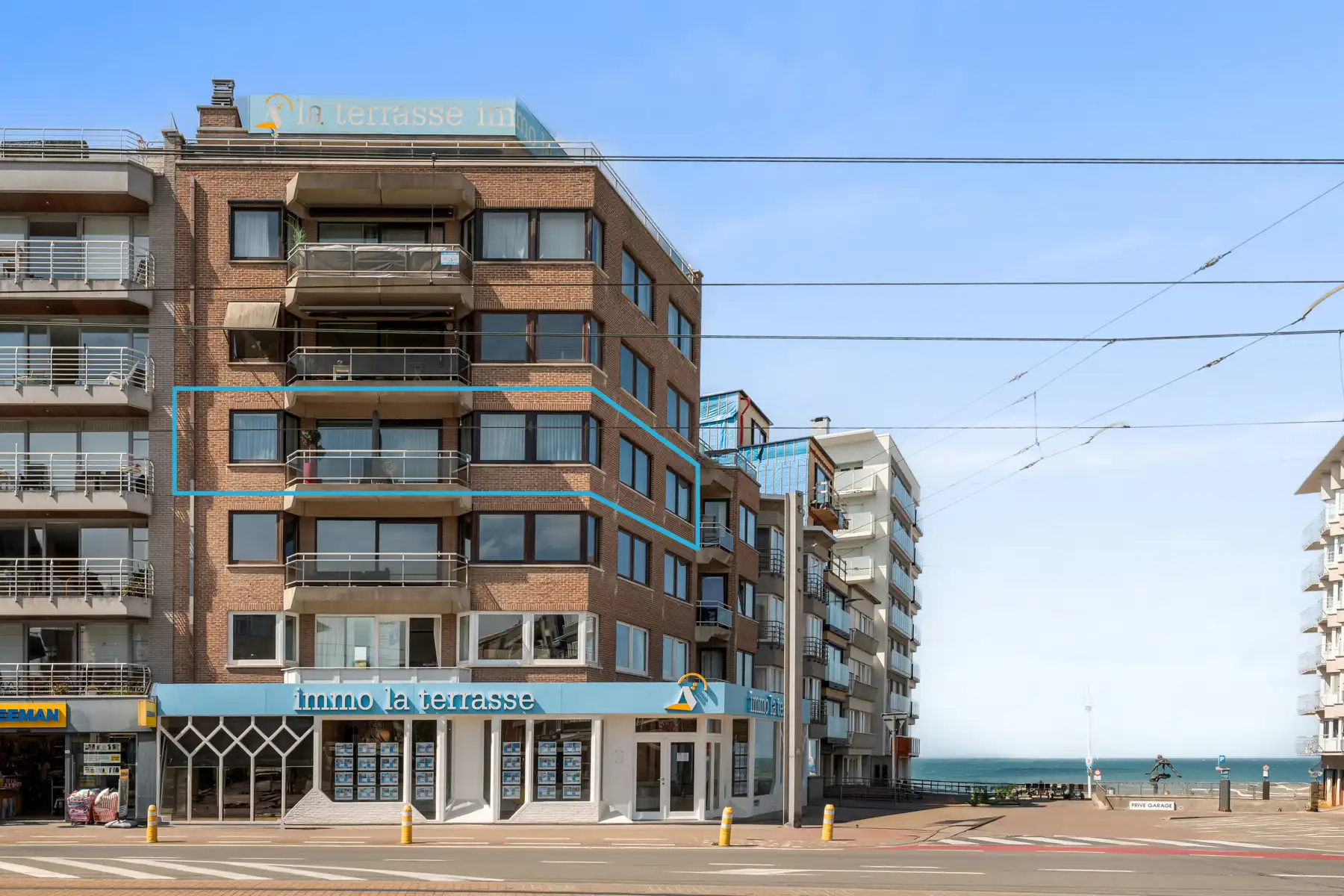 Lichtrijk hoekappartement in hartje Koksijde-Bad foto {{pictureIndex}}