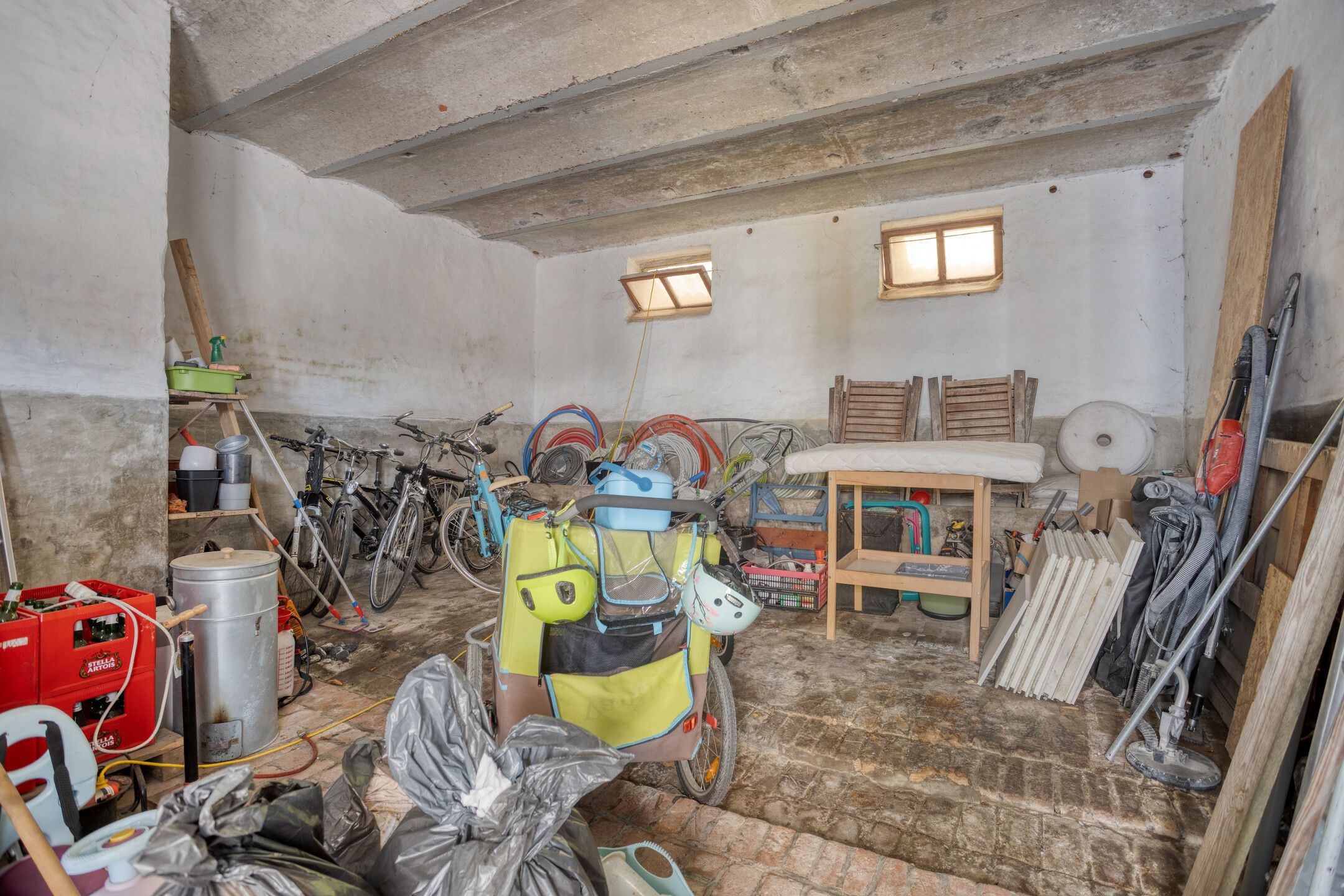 Ruime, deels gerenoveerde woning met veel potentieel foto 17