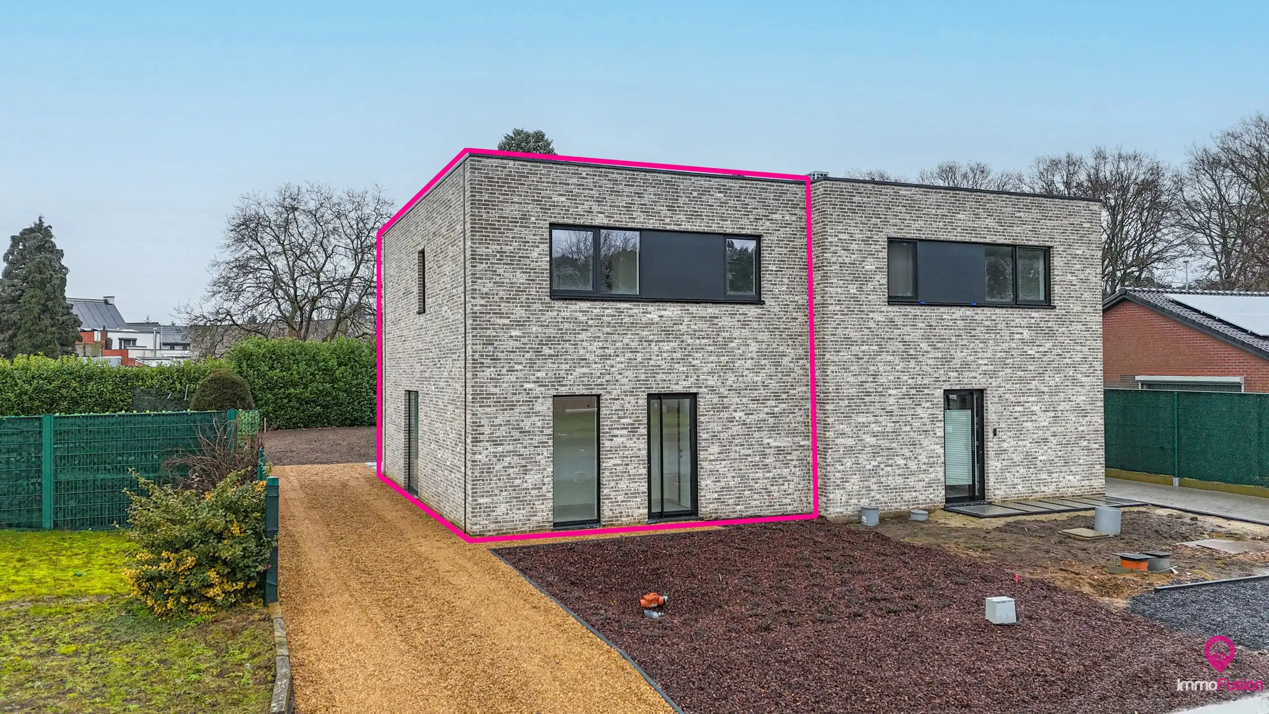 Nieuwbouw met 4 slpks en aangelegde tuin E-peil 4 te Koersel foto {{pictureIndex}}