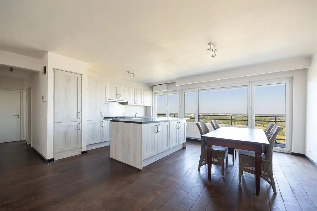 Lichtrijk appartement met 2 slaapkamers en zicht op Vlinderpaleis foto 2